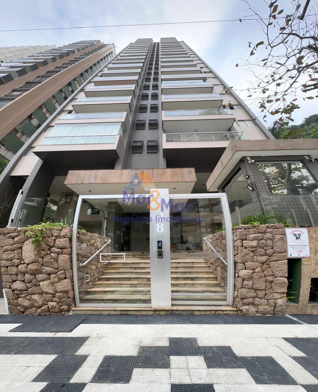 Apartamento na Praia das Pitangueiras, Guarujá - SP