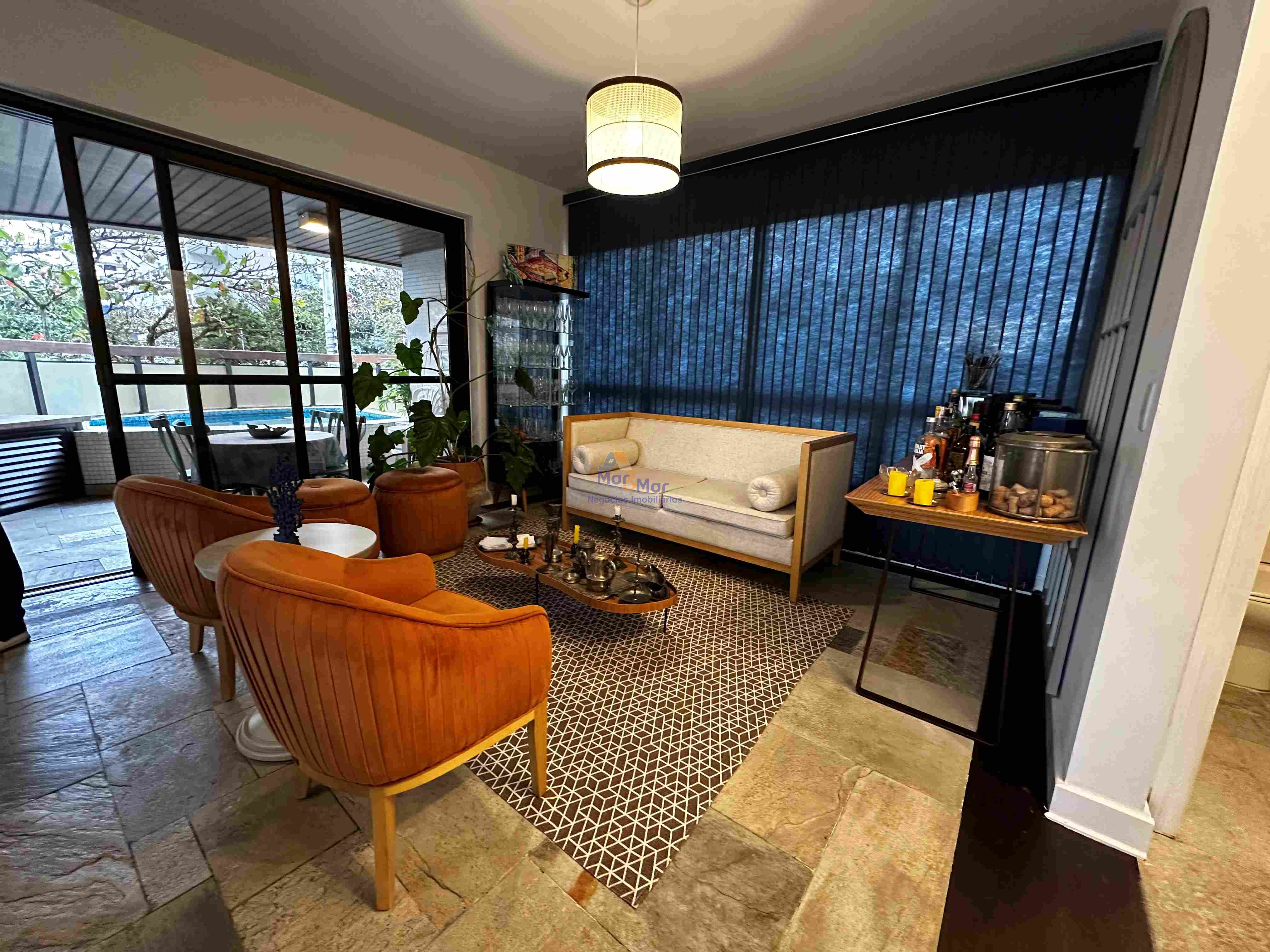 Apartamento na Praia das Pitangueiras, Guarujá - SP