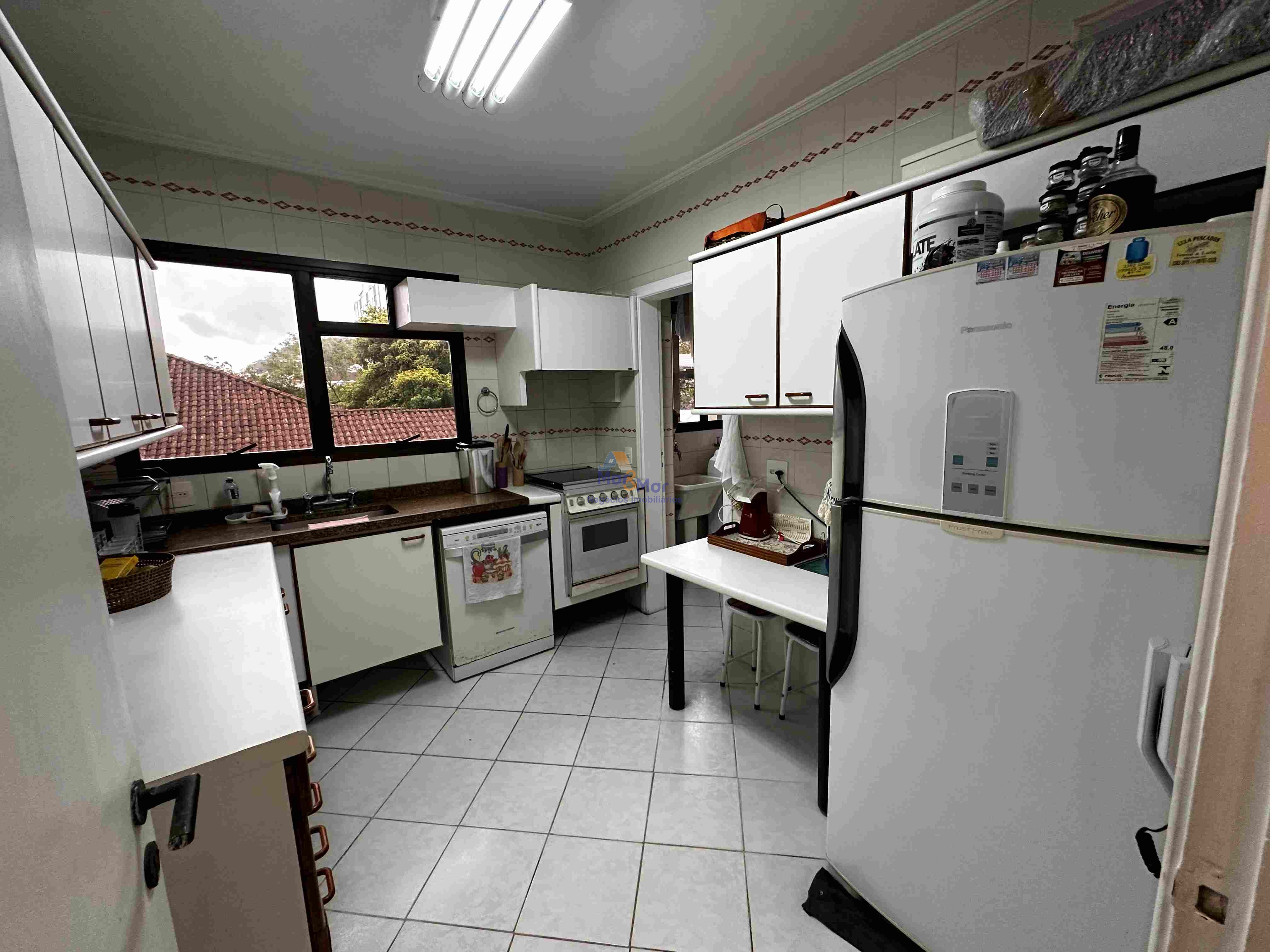 Apartamento na Praia das Pitangueiras, Guarujá - SP