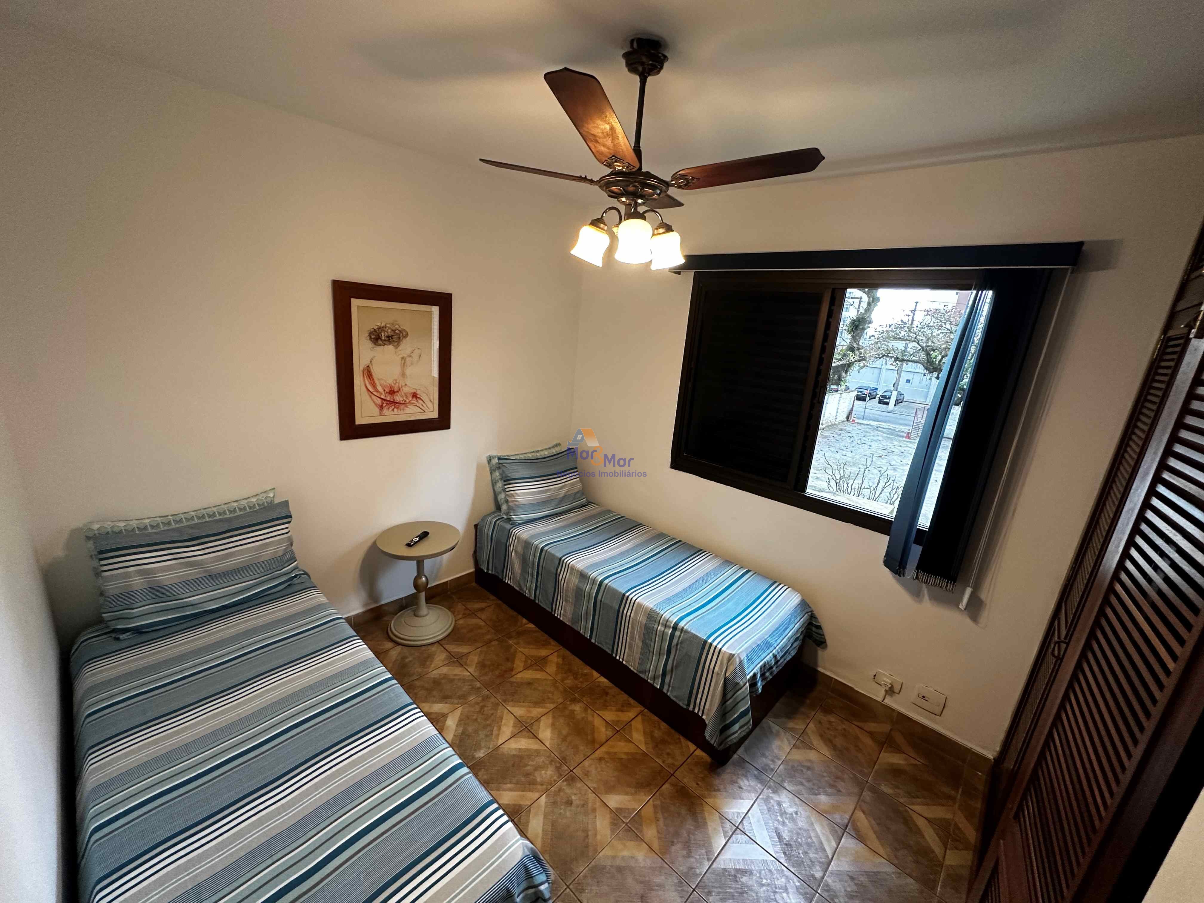 Apartamento na Praia das Pitangueiras, Guarujá - SP