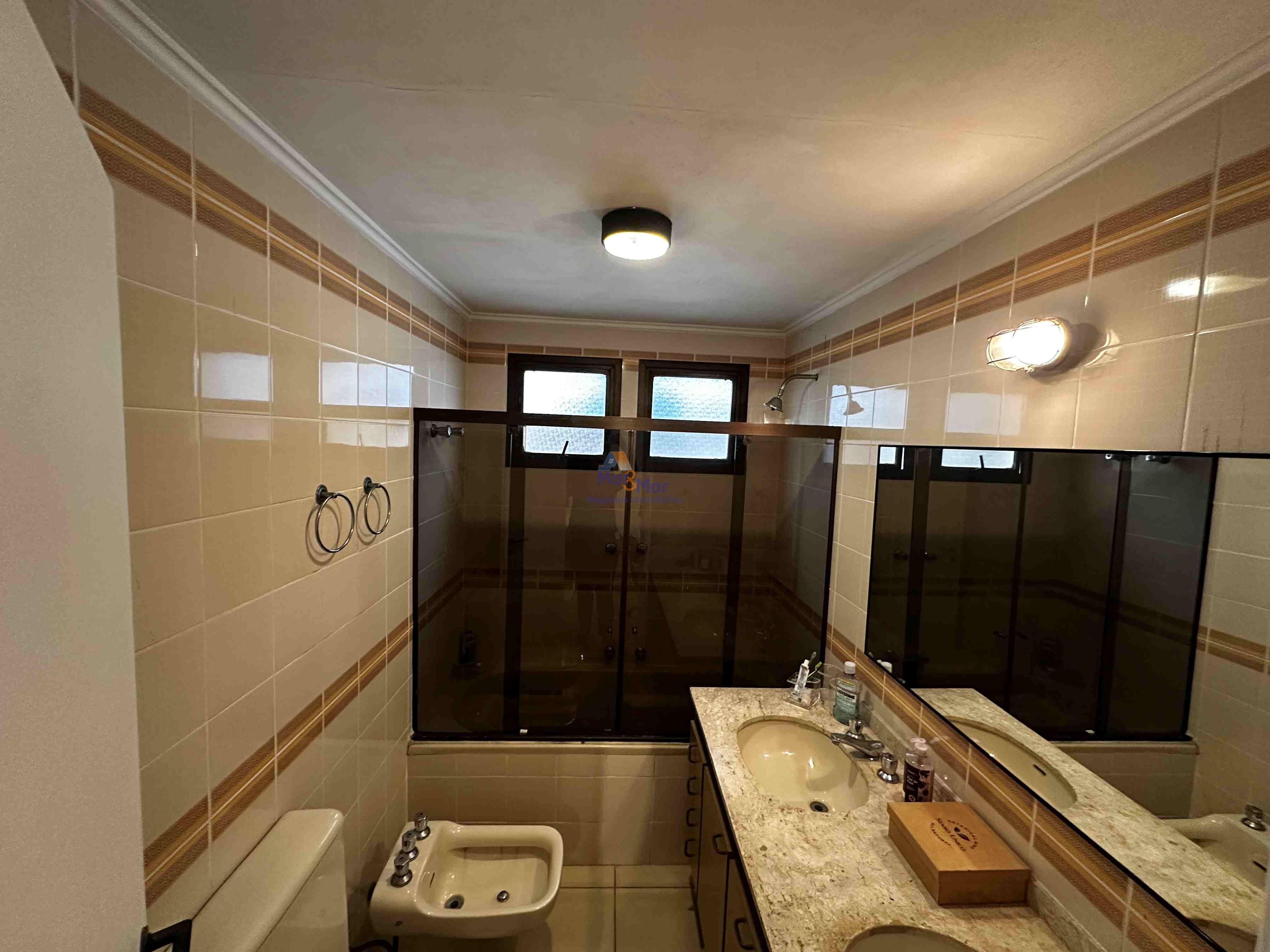 Apartamento na Praia das Pitangueiras, Guarujá - SP
