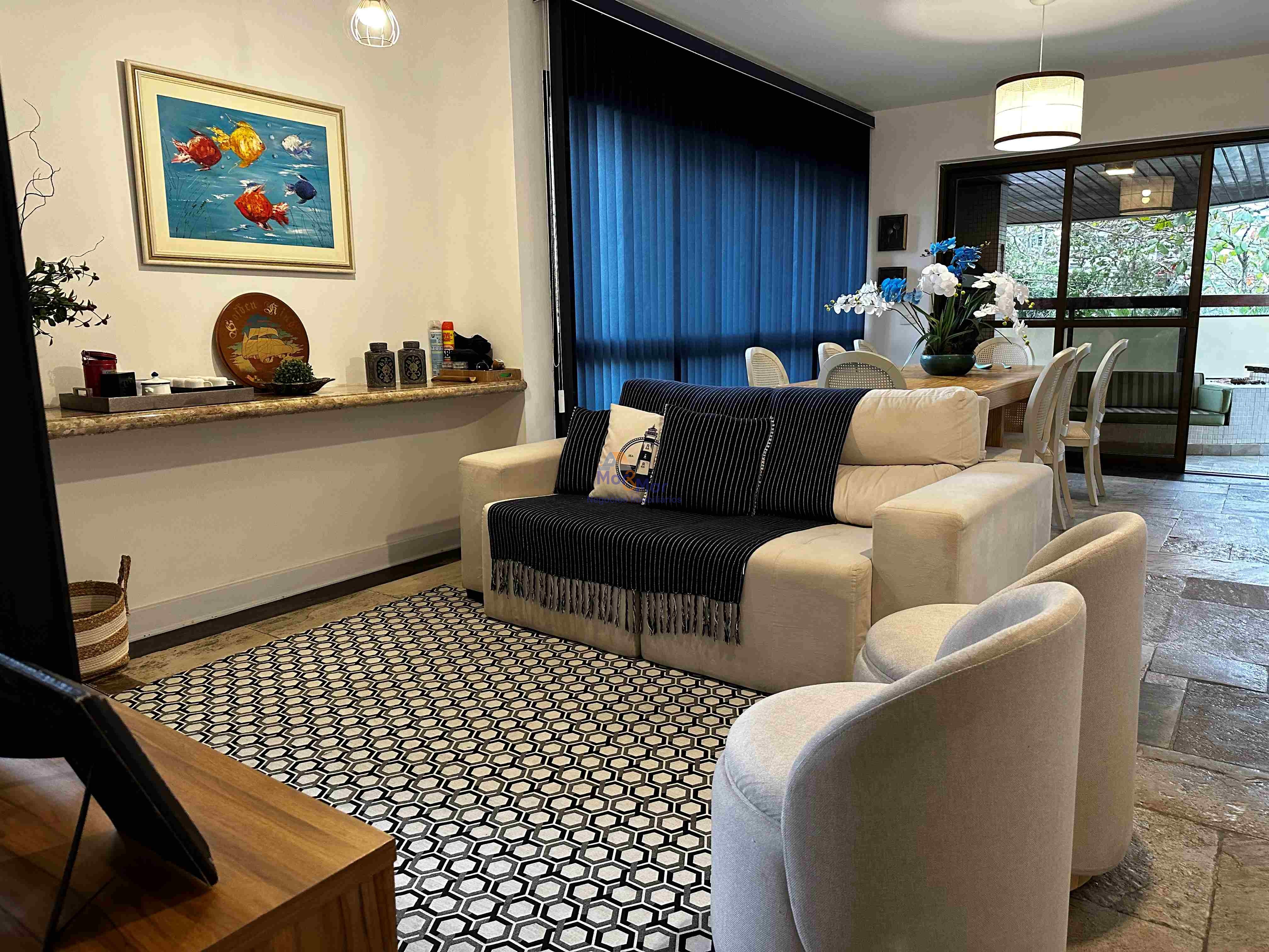 Apartamento na Praia das Pitangueiras, Guarujá - SP