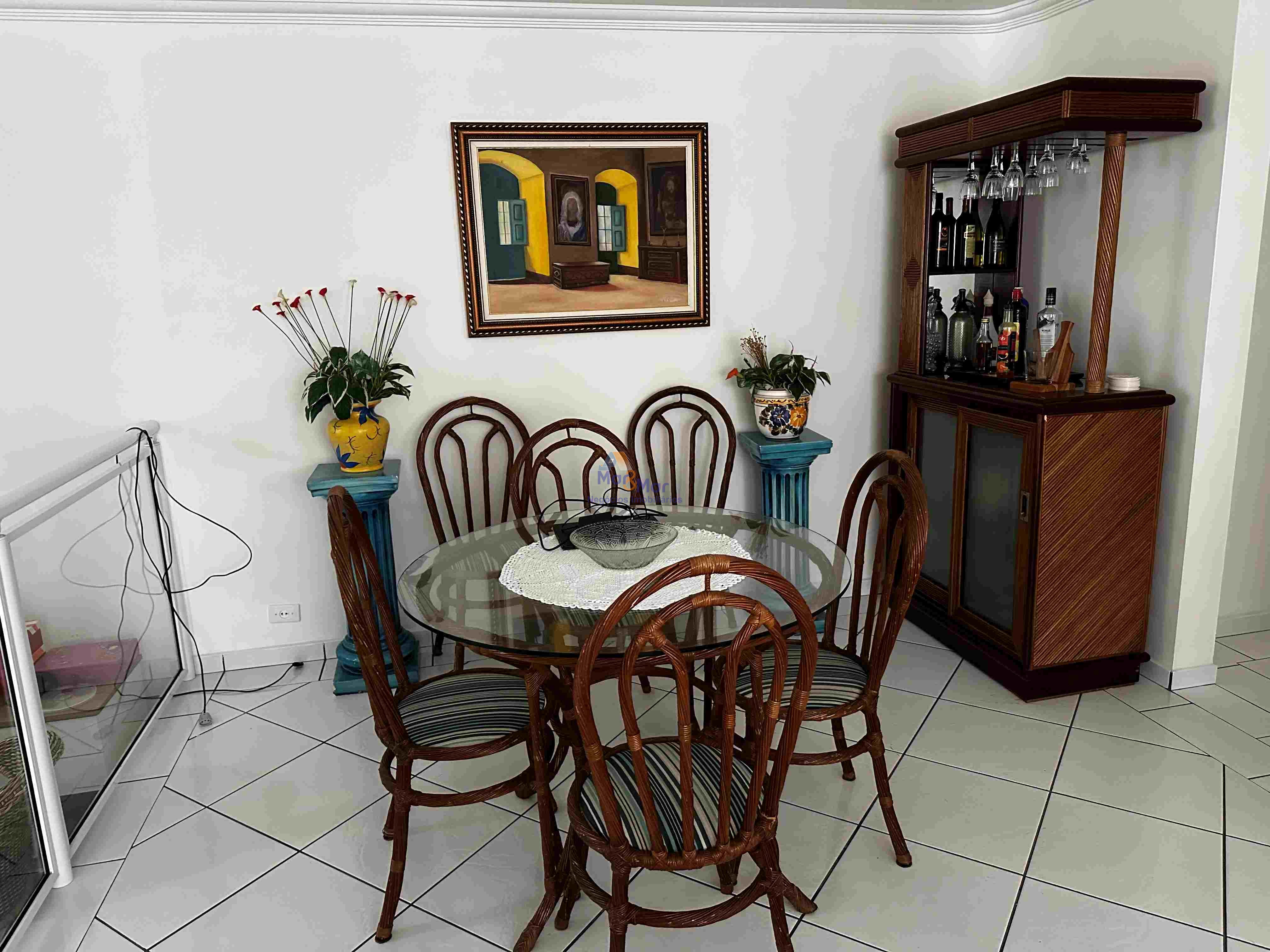 Apartamento na Praia das Pitangueiras, Guarujá - SP
