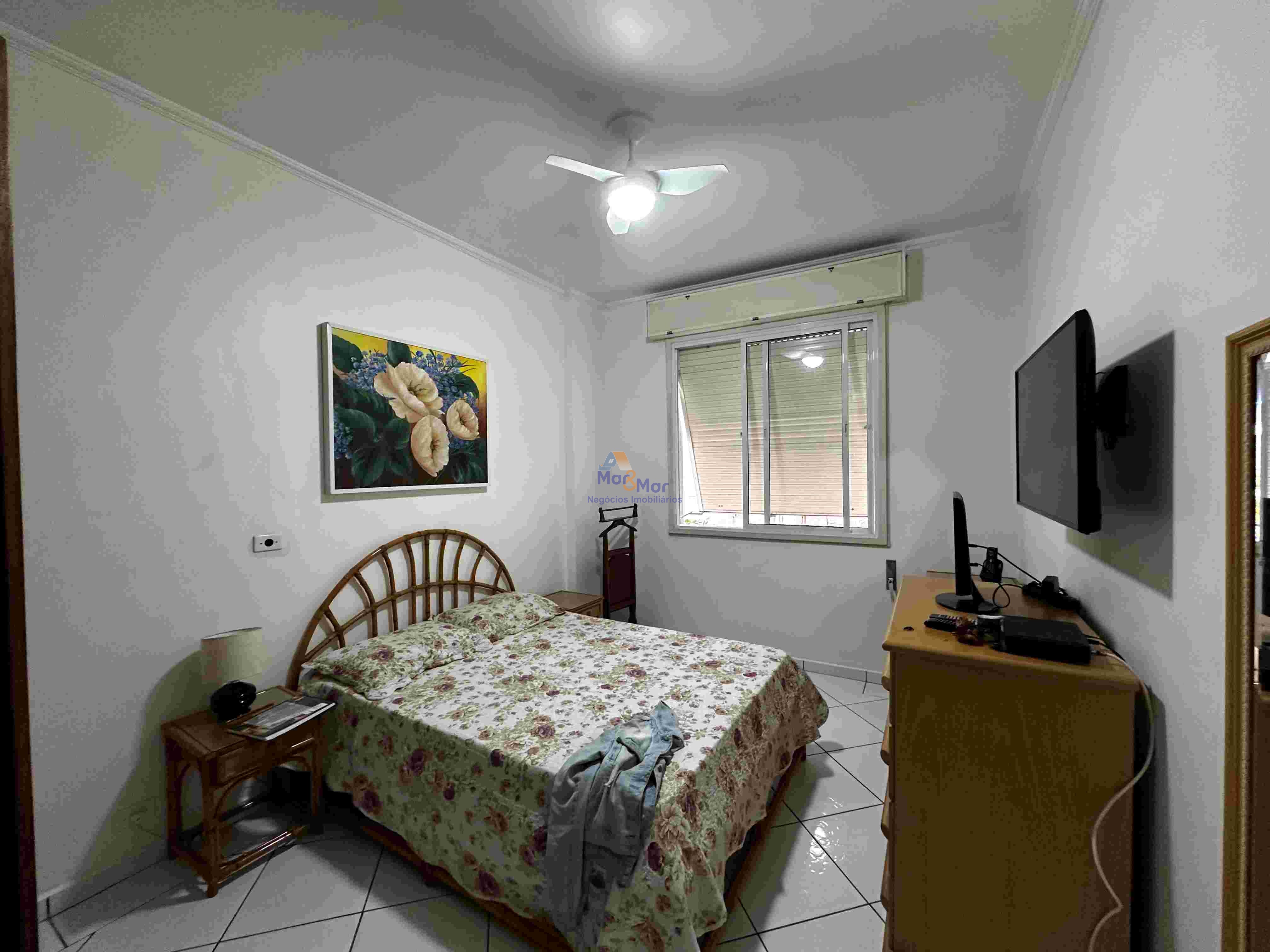 Apartamento na Praia das Pitangueiras, Guarujá - SP