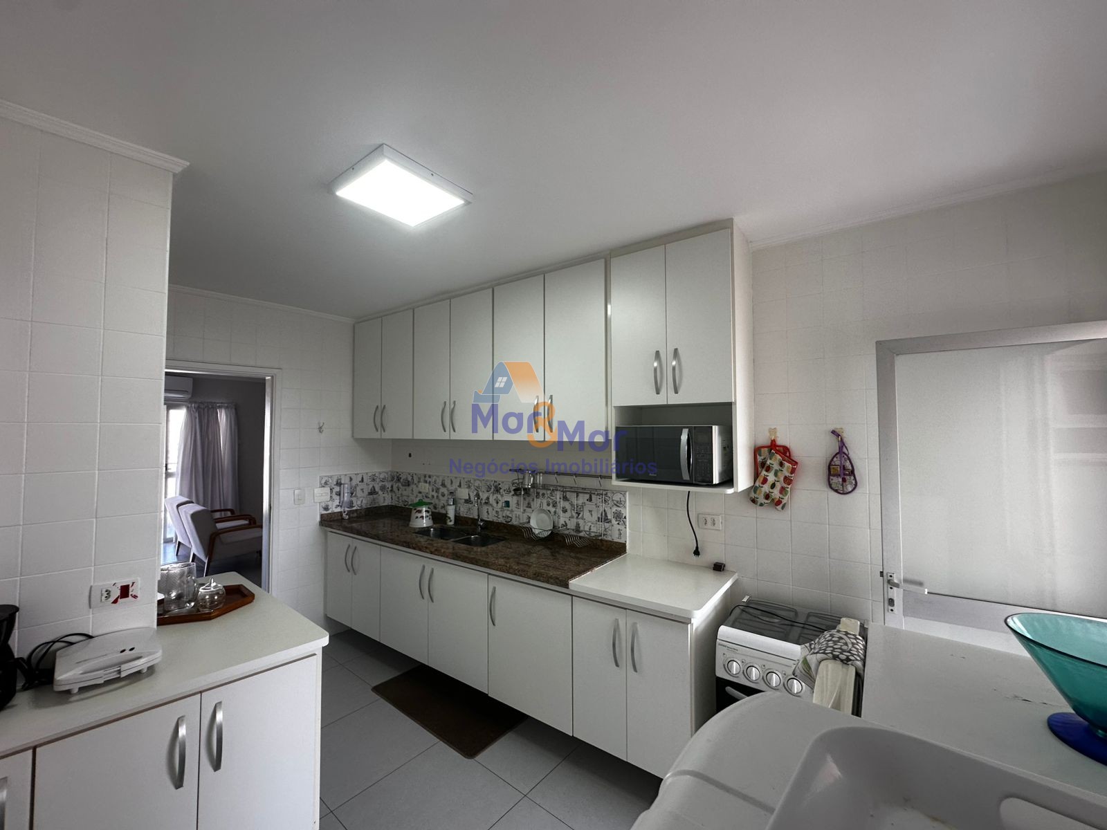 Apartamento na Praia das Pitangueiras, Guarujá - SP