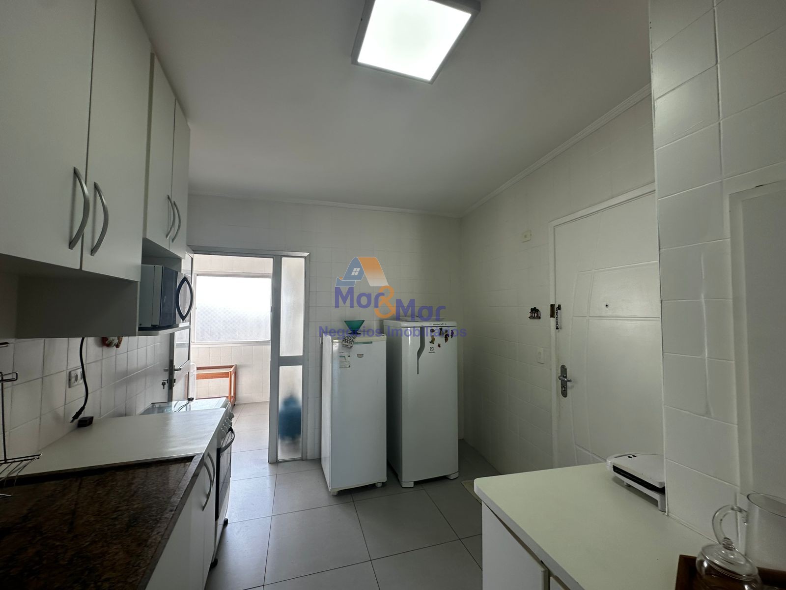 Apartamento na Praia das Pitangueiras, Guarujá - SP