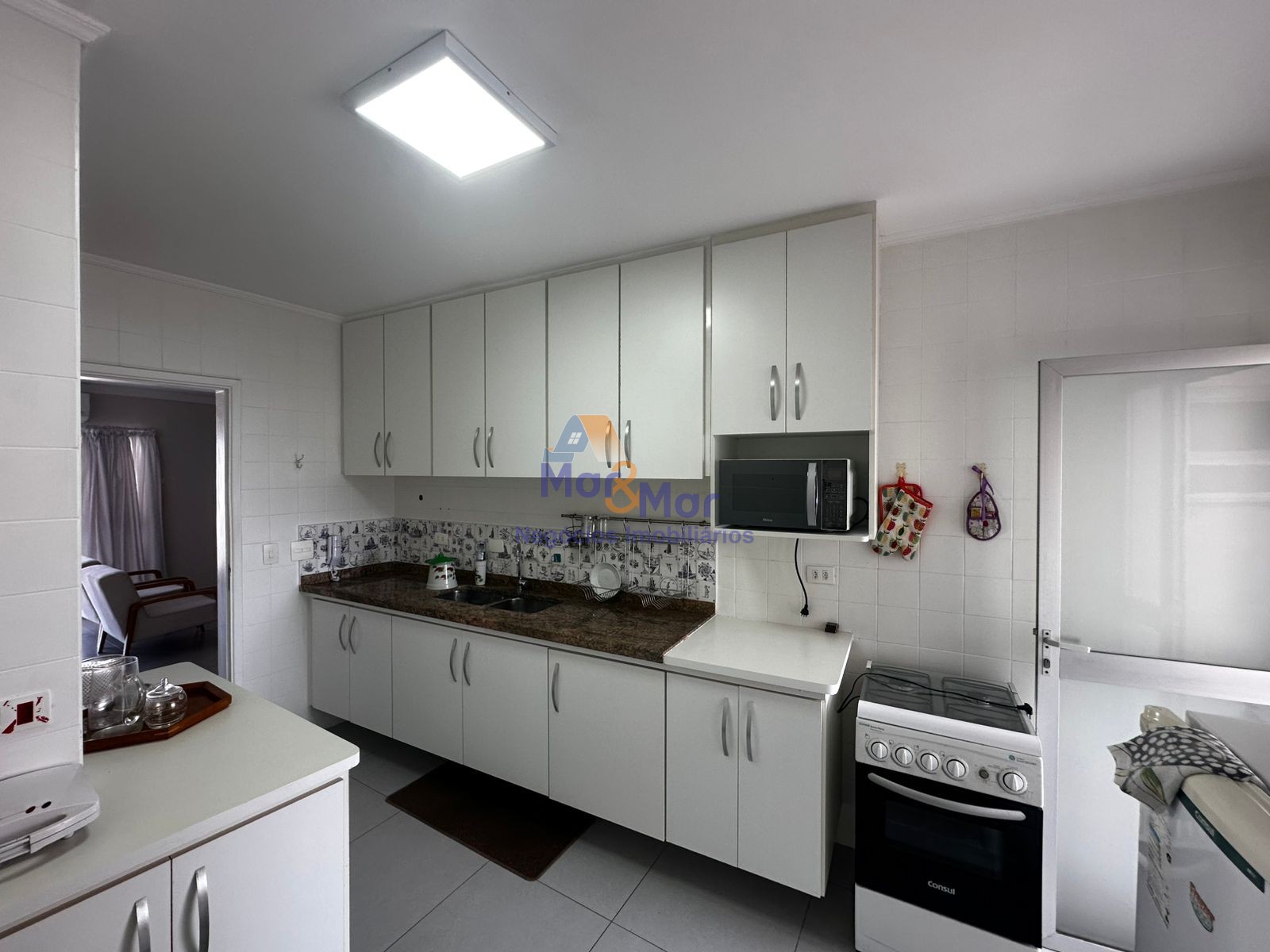 Apartamento na Praia das Pitangueiras, Guarujá - SP