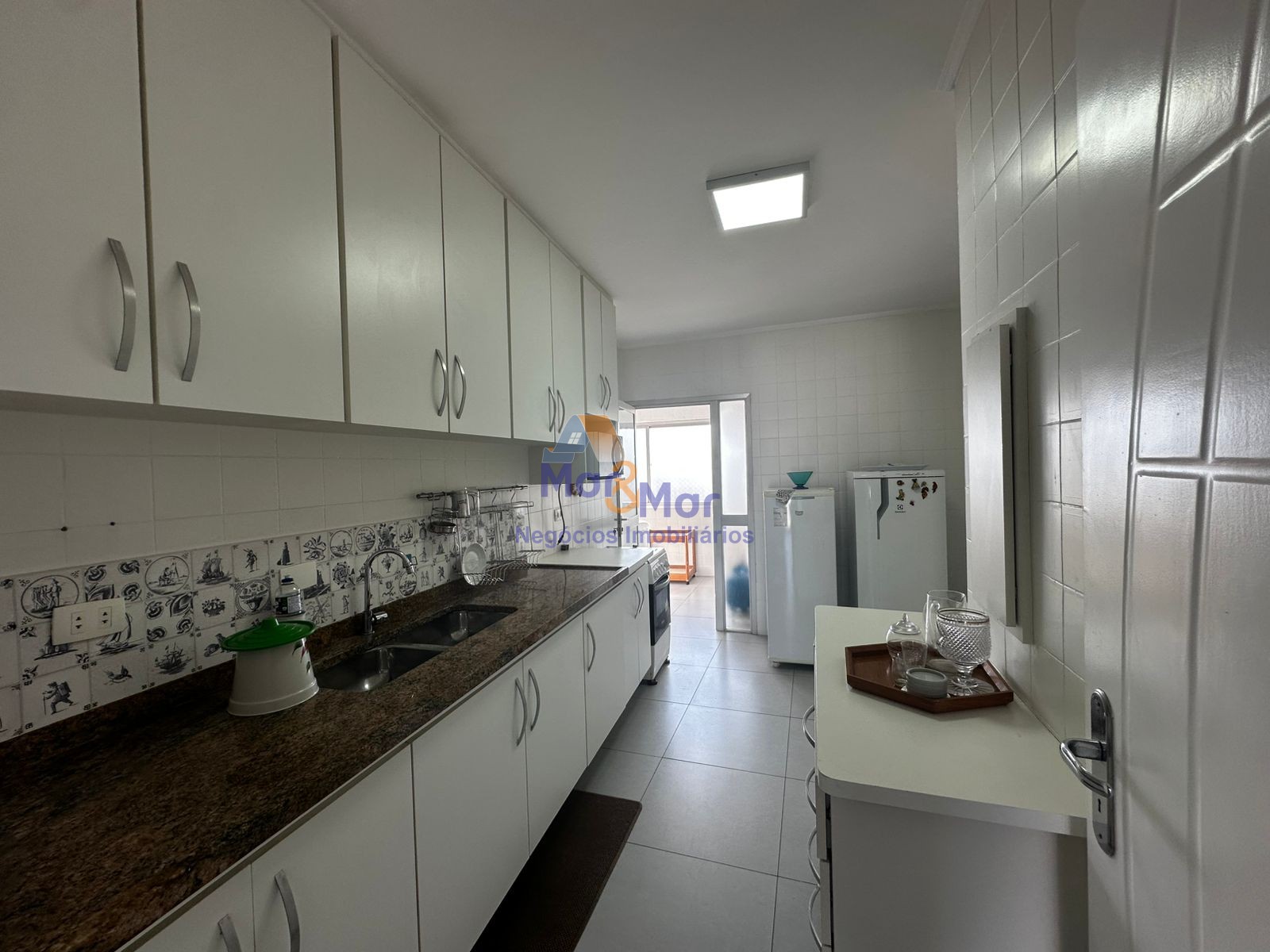 Apartamento na Praia das Pitangueiras, Guarujá - SP