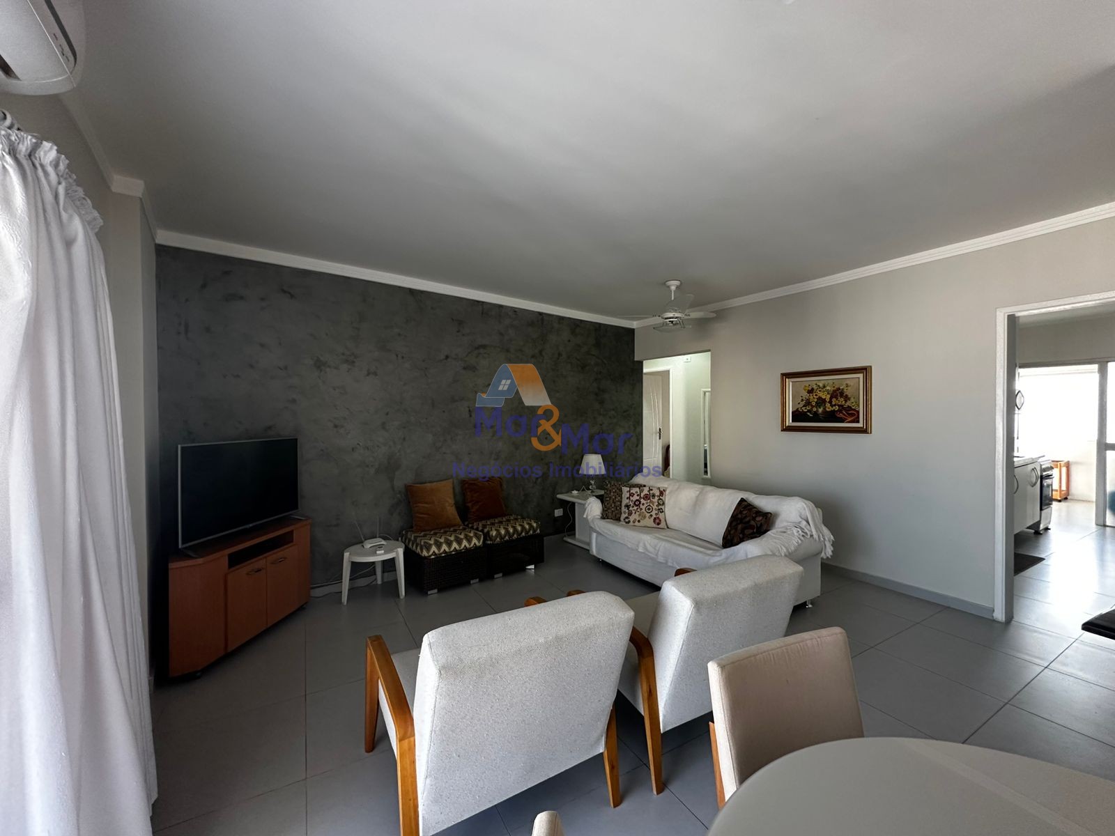 Apartamento na Praia das Pitangueiras, Guarujá - SP