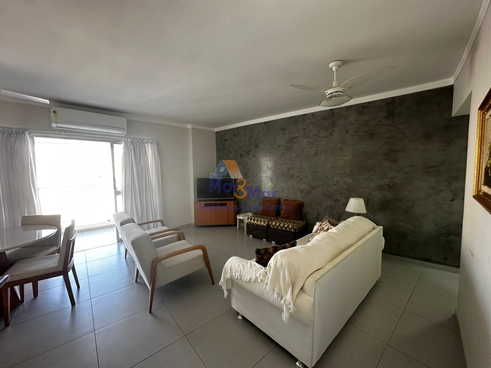 Apartamento na Praia das Pitangueiras, Guarujá - SP