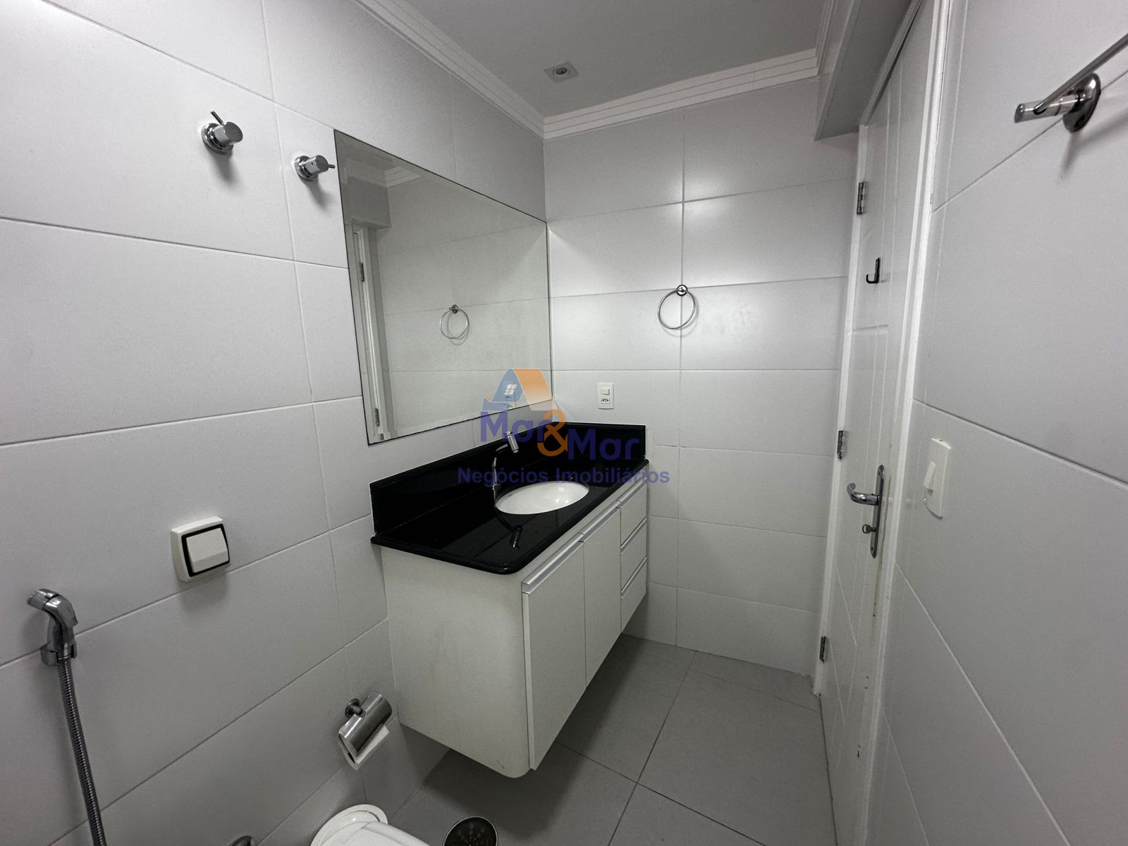 Apartamento na Praia das Pitangueiras, Guarujá - SP