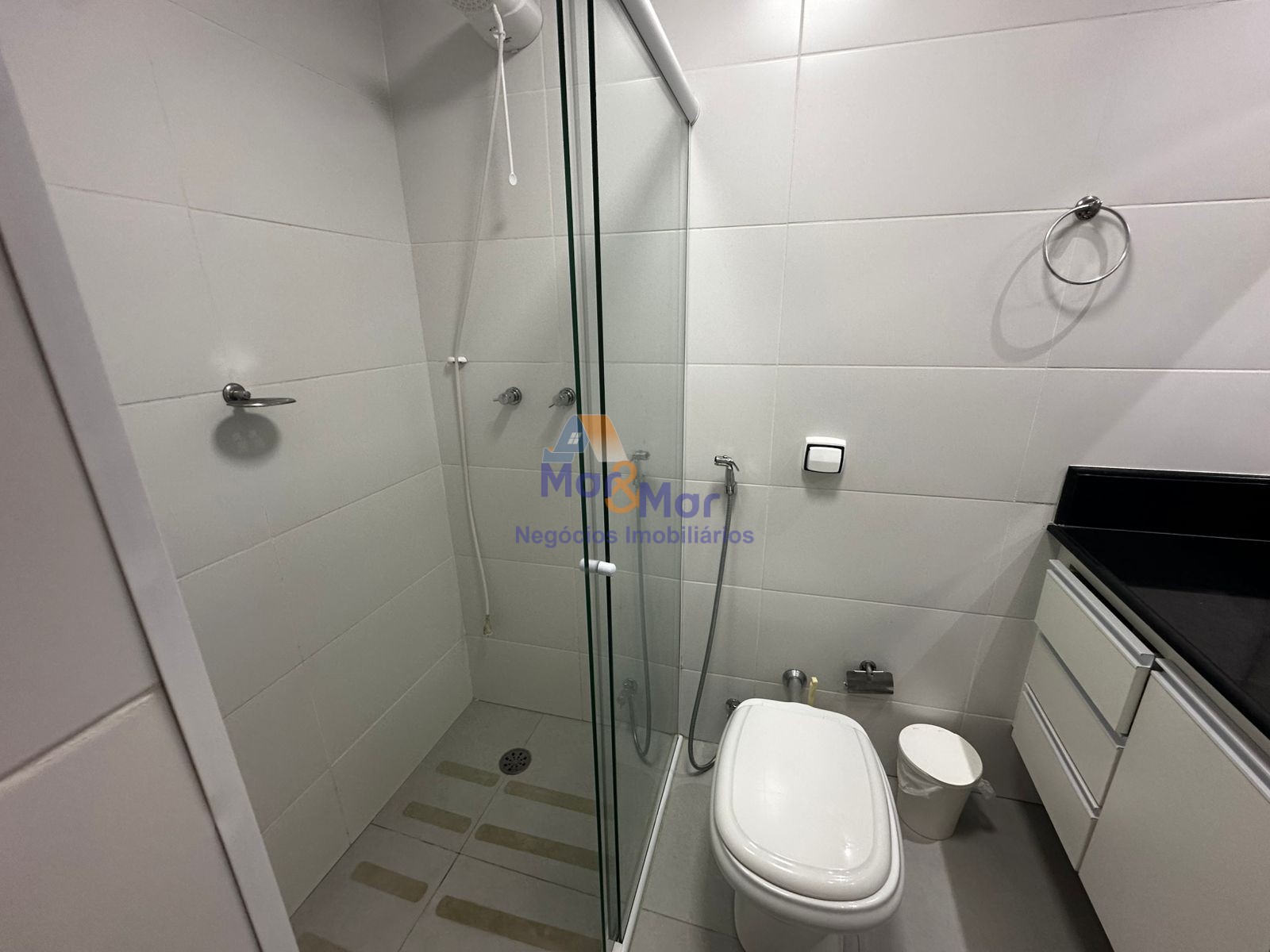 Apartamento na Praia das Pitangueiras, Guarujá - SP