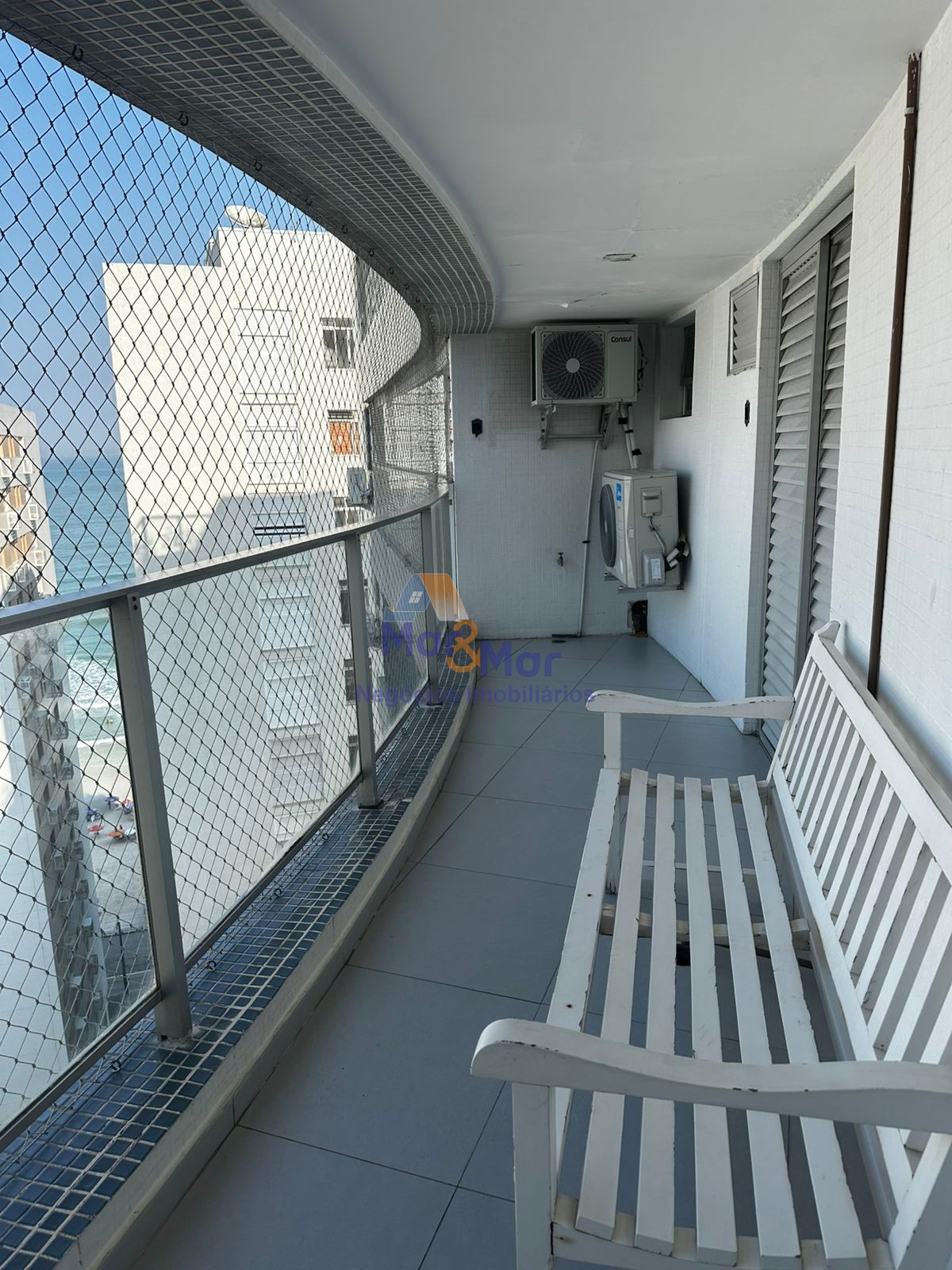 Apartamento na Praia das Pitangueiras, Guarujá - SP