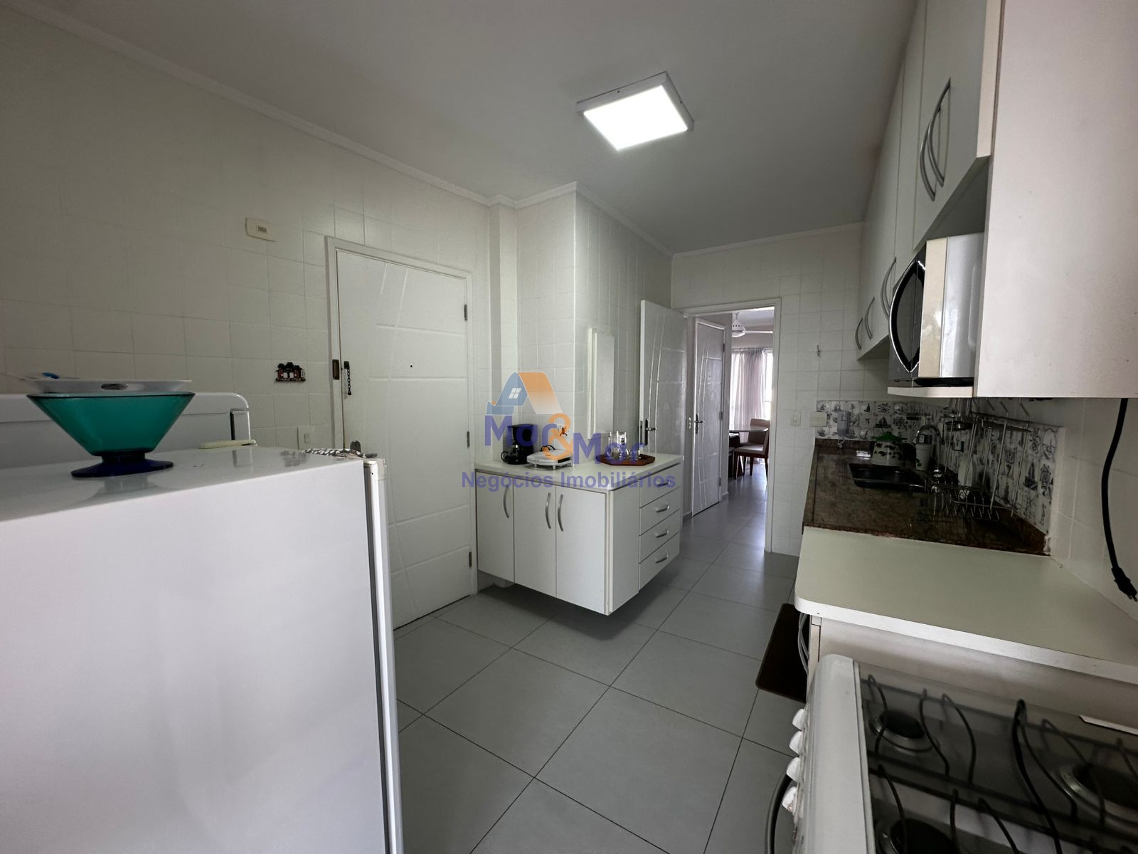 Apartamento na Praia das Pitangueiras, Guarujá - SP