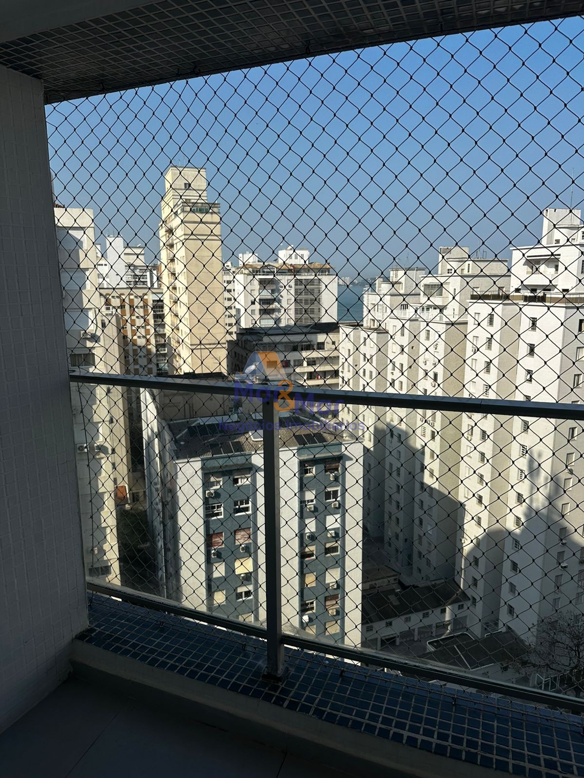 Apartamento na Praia das Pitangueiras, Guarujá - SP