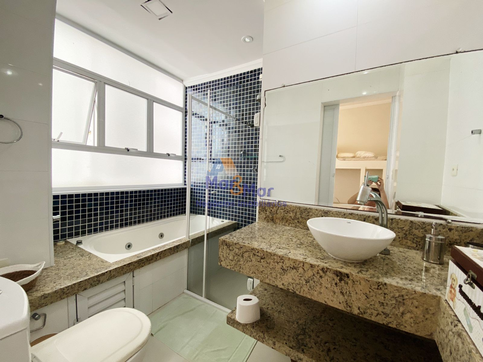 Apartamento Frente ao Mar nas Pitangueiras, Guarujá - SP