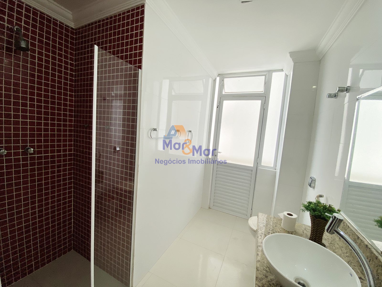 Apartamento Frente ao Mar nas Pitangueiras, Guarujá - SP