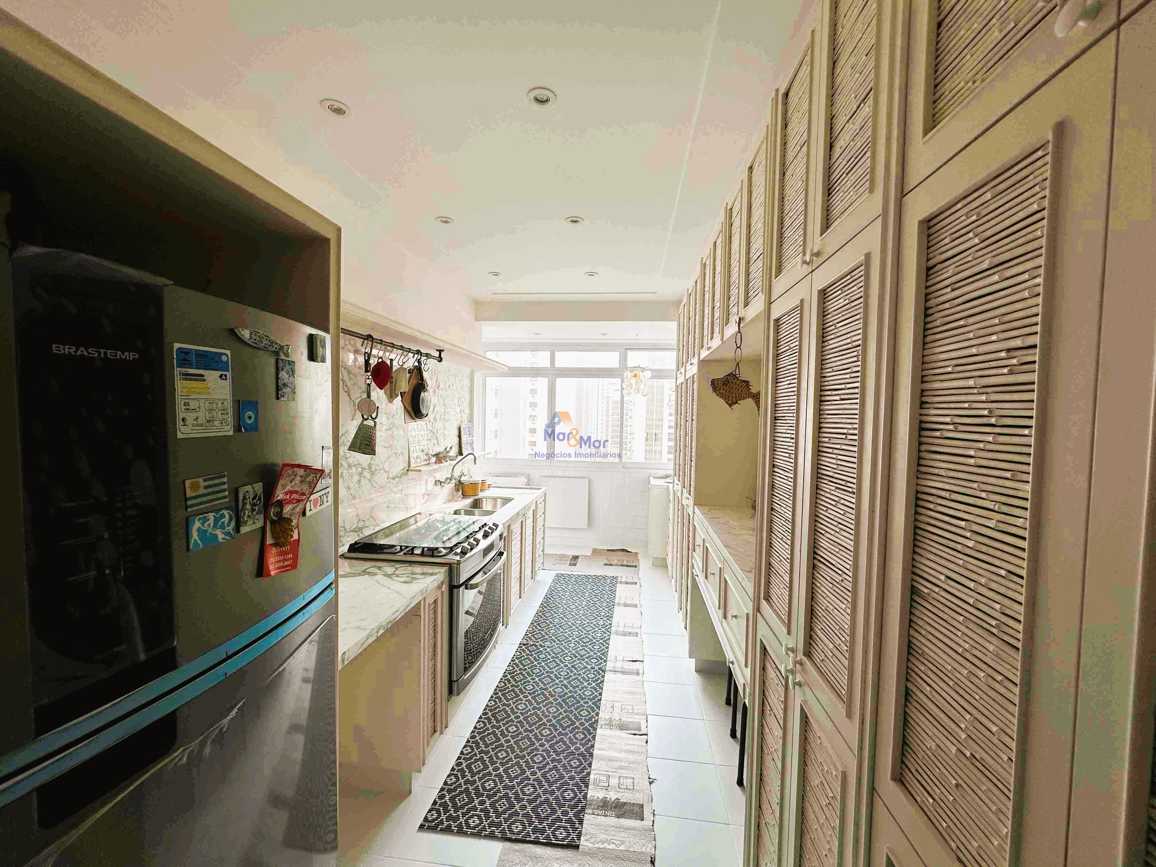 Apartamento Frente ao Mar nas Pitangueiras, Guarujá - SP