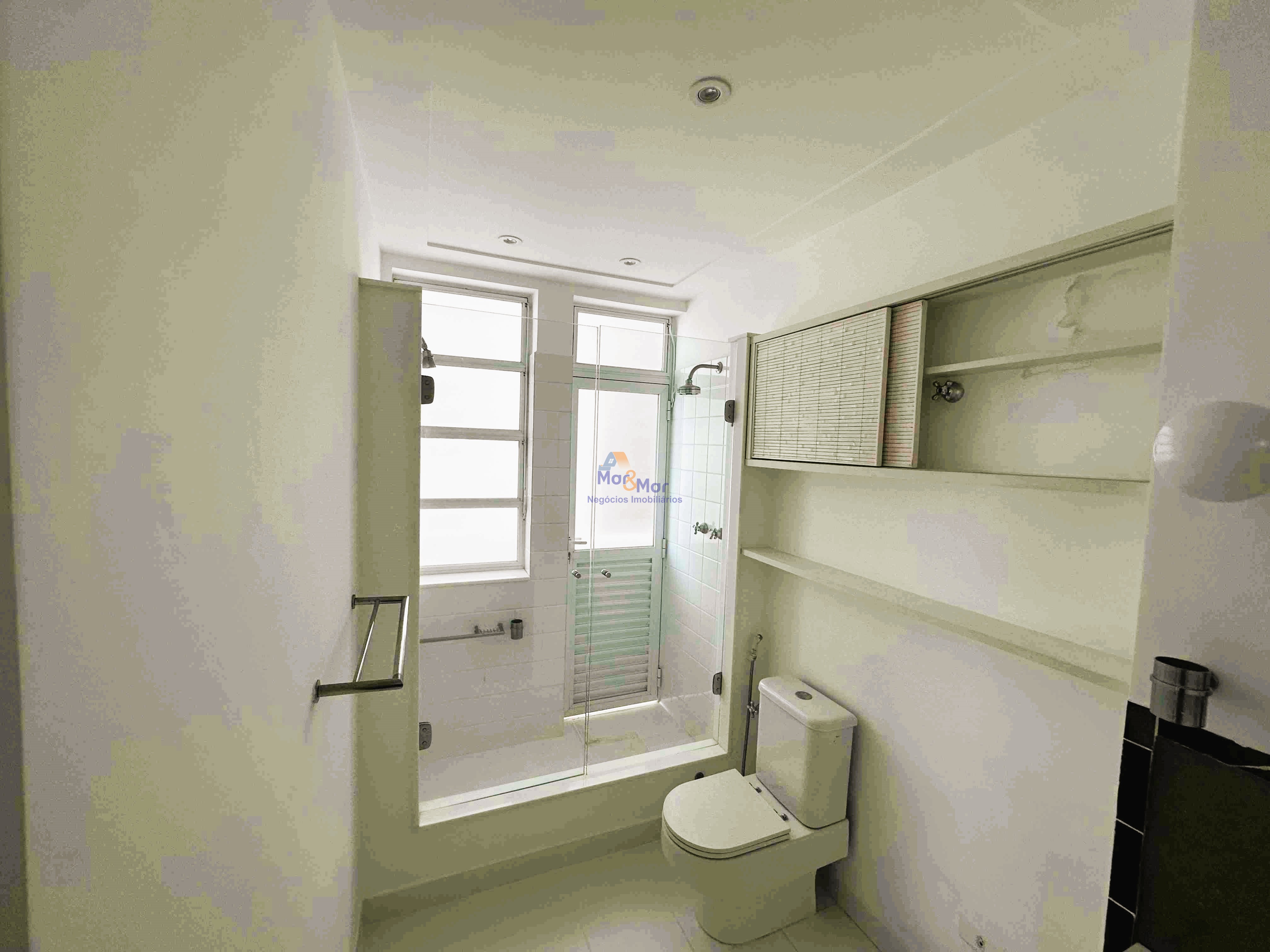 Apartamento Frente ao Mar nas Pitangueiras, Guarujá - SP