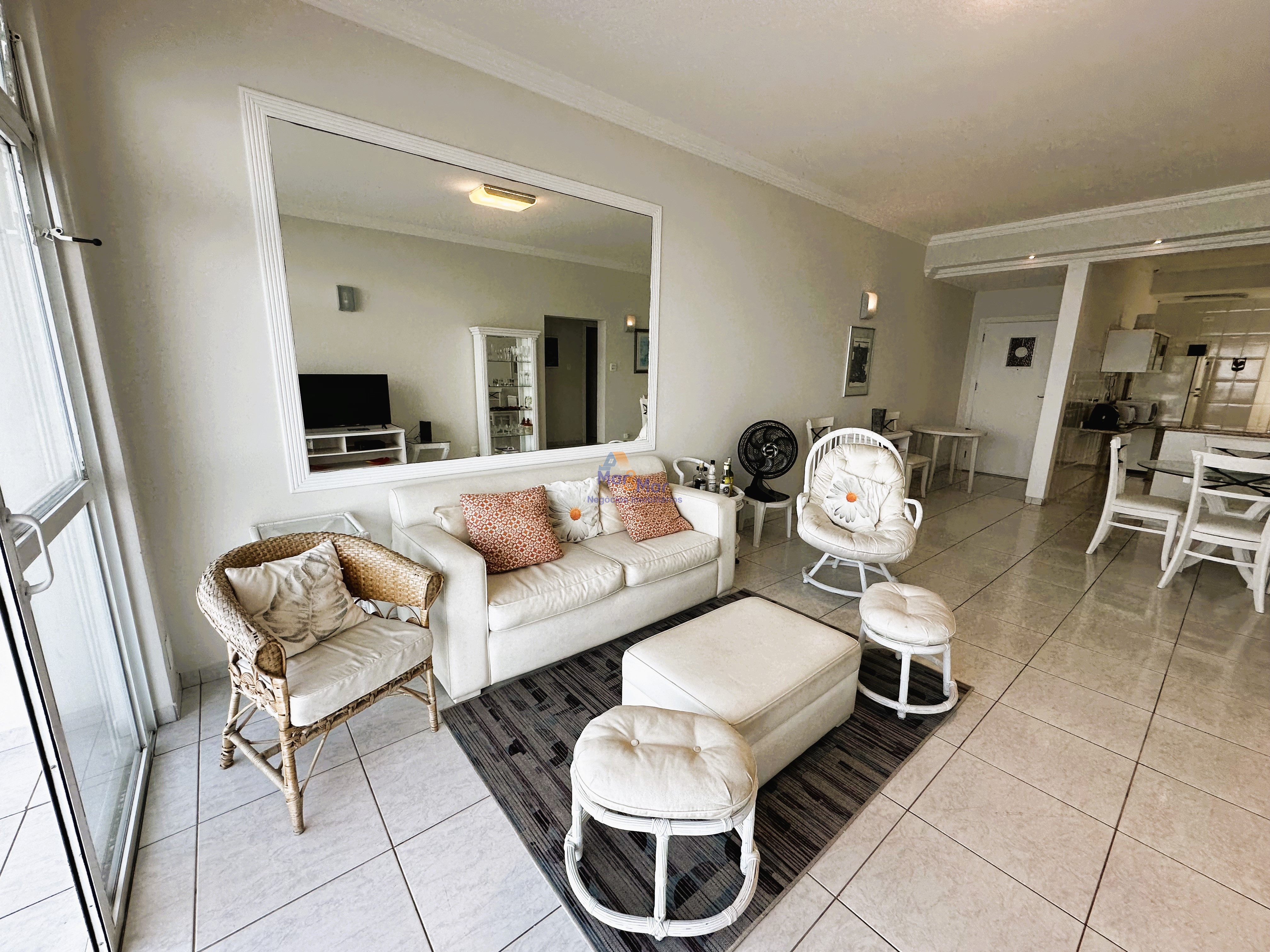 Apartamento Frente ao Mar nas Pitangueiras, Guarujá - SP