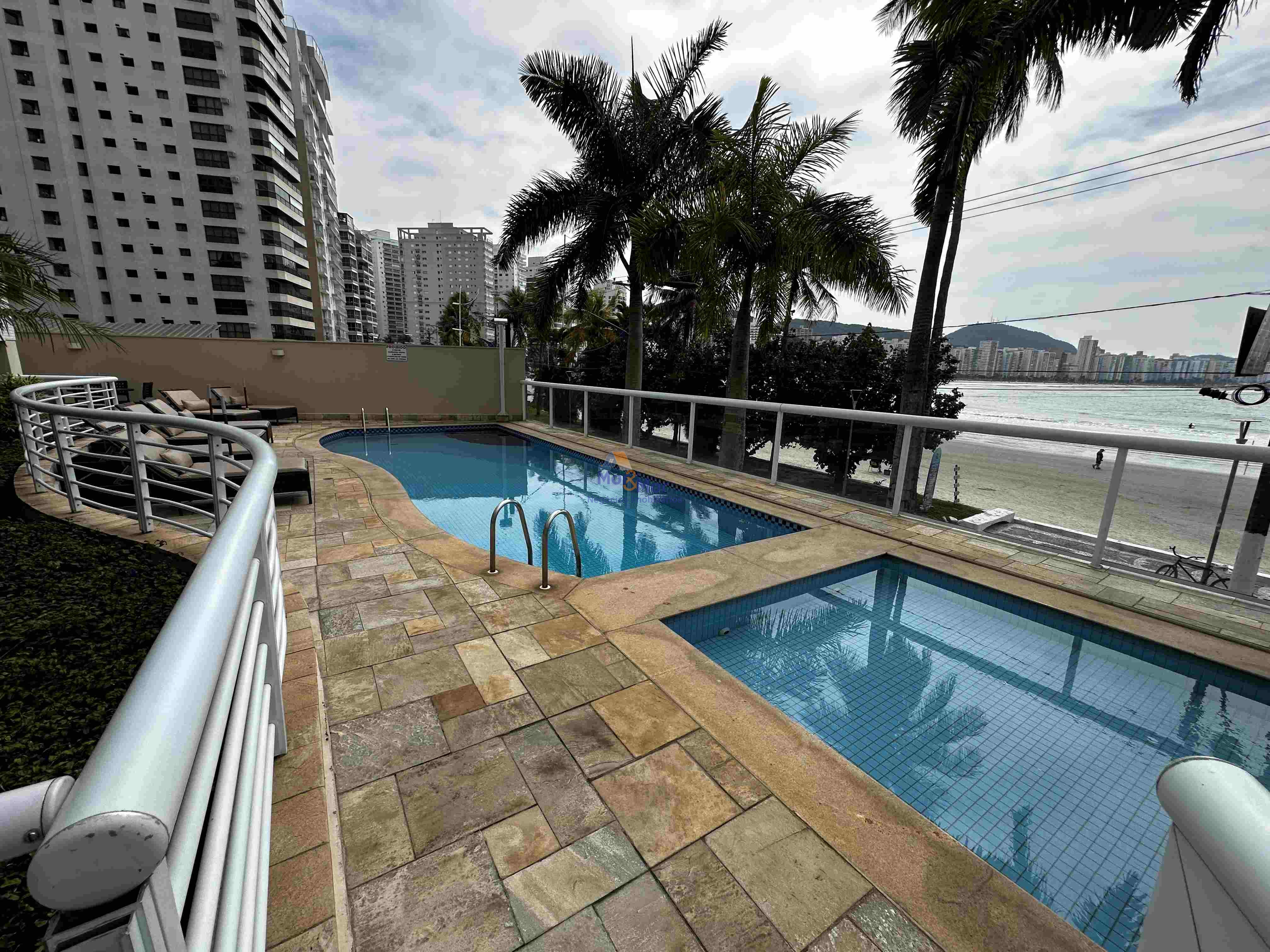 Apartamento Frente ao Mar, Praia das Astúrias Guarujá - SP