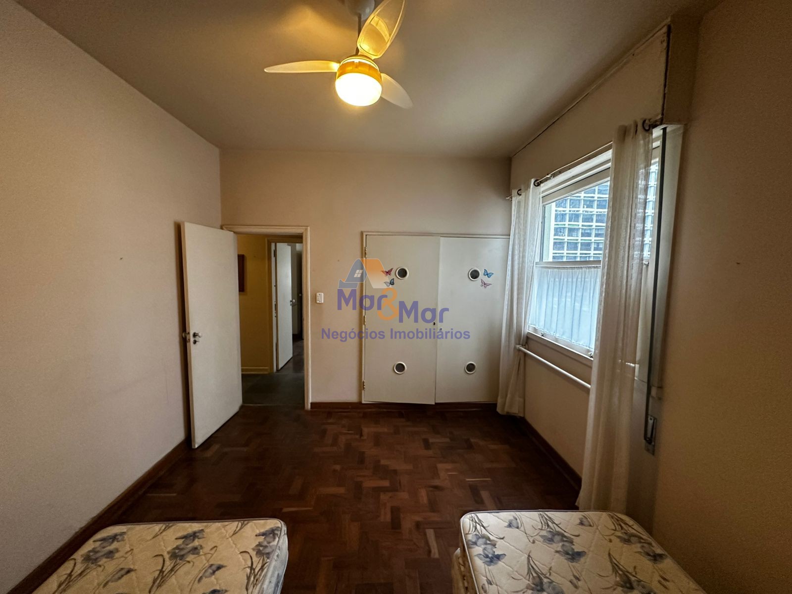 Apartamento na Praia das Pitangueiras, Guarujá - SP
