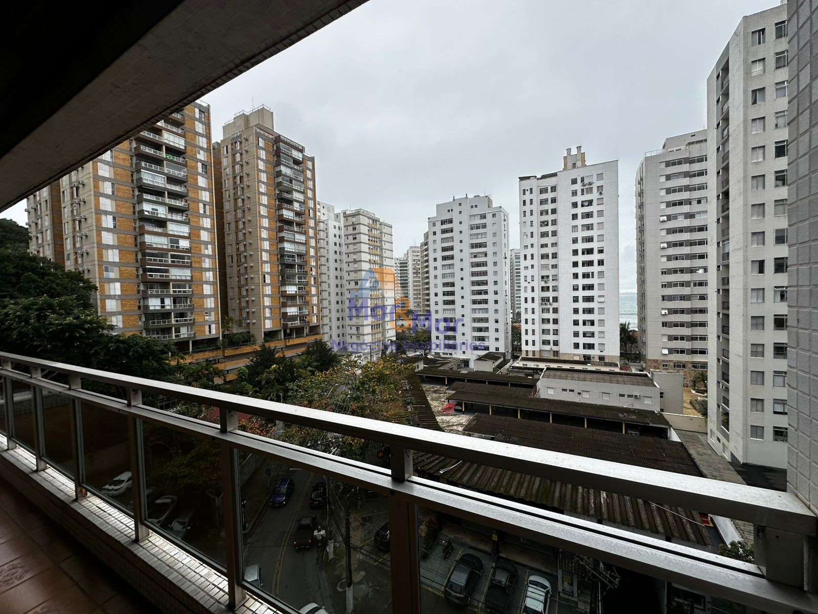 Apartamento na Praia das Pitangueiras, Guarujá - SP