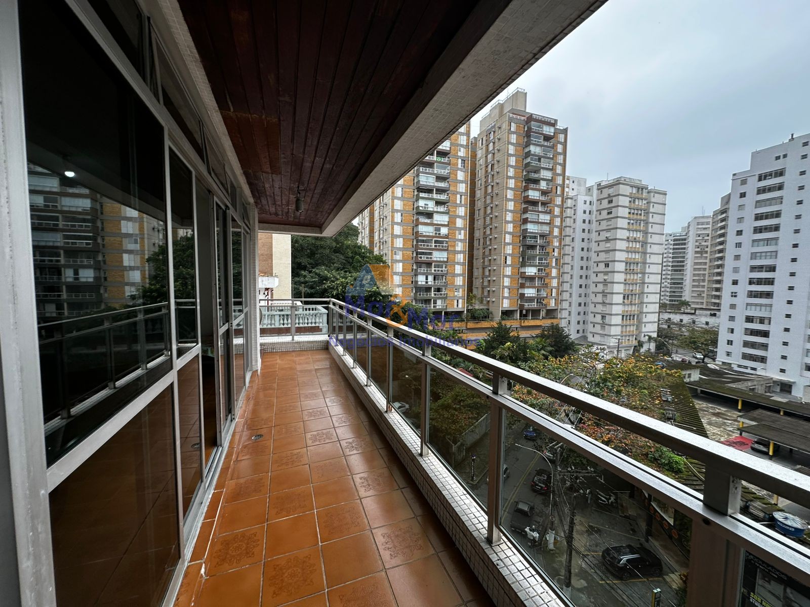 Apartamento na Praia das Pitangueiras, Guarujá - SP