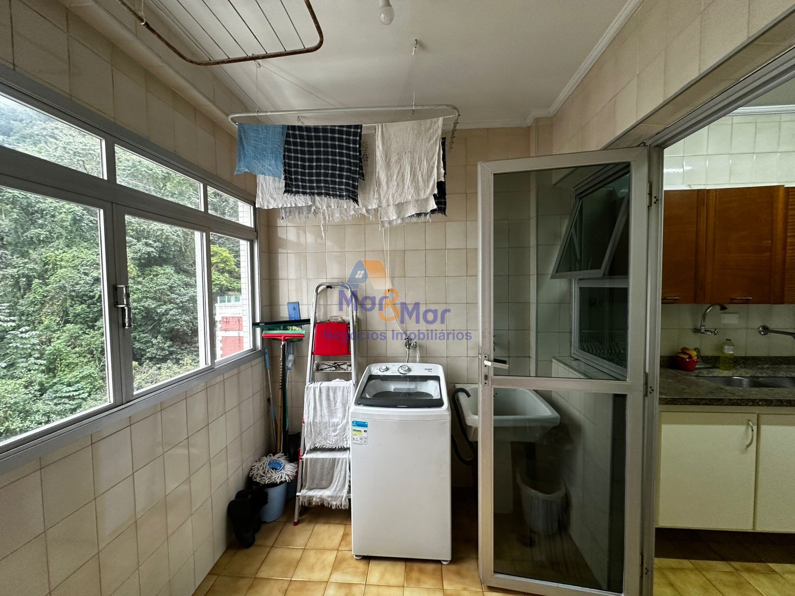 Apartamento na Praia das Pitangueiras, Guarujá - SP