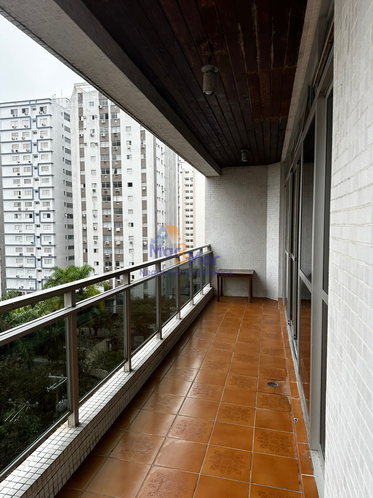 Apartamento na Praia das Pitangueiras, Guarujá - SP