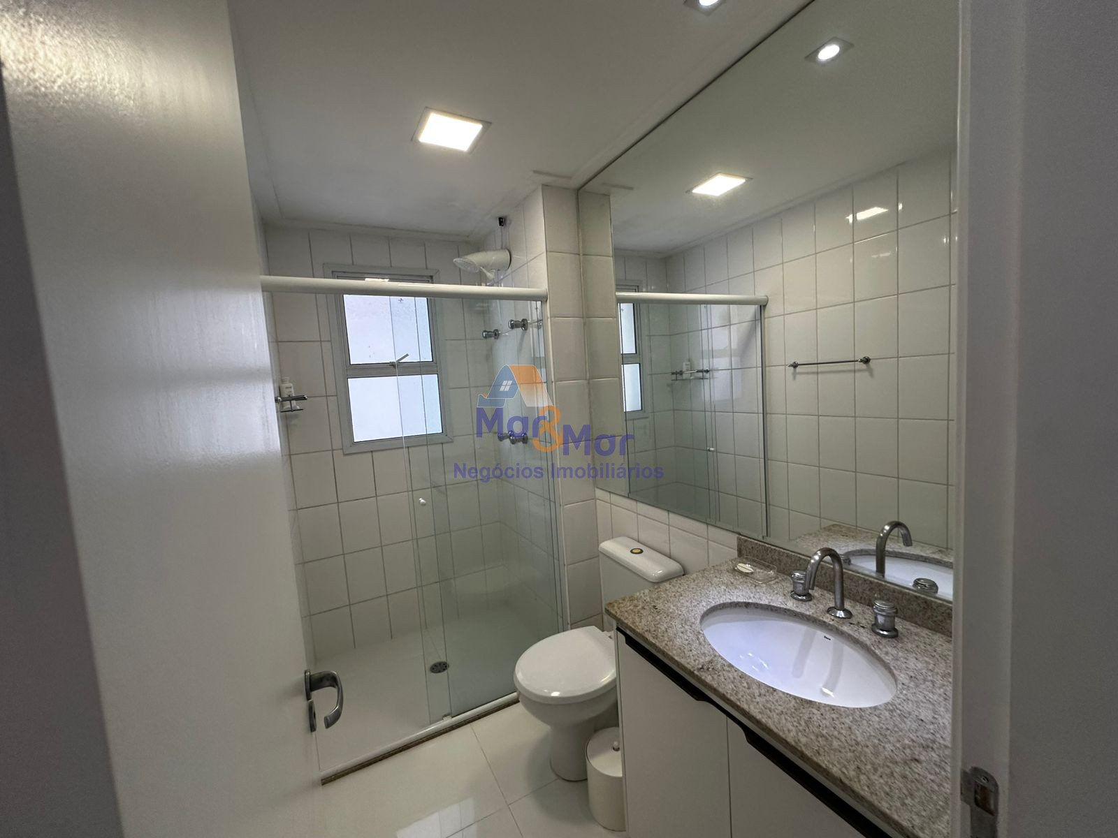 Apartamento Frente ao Mar, Praia das Astúria, Guarujá - SP
