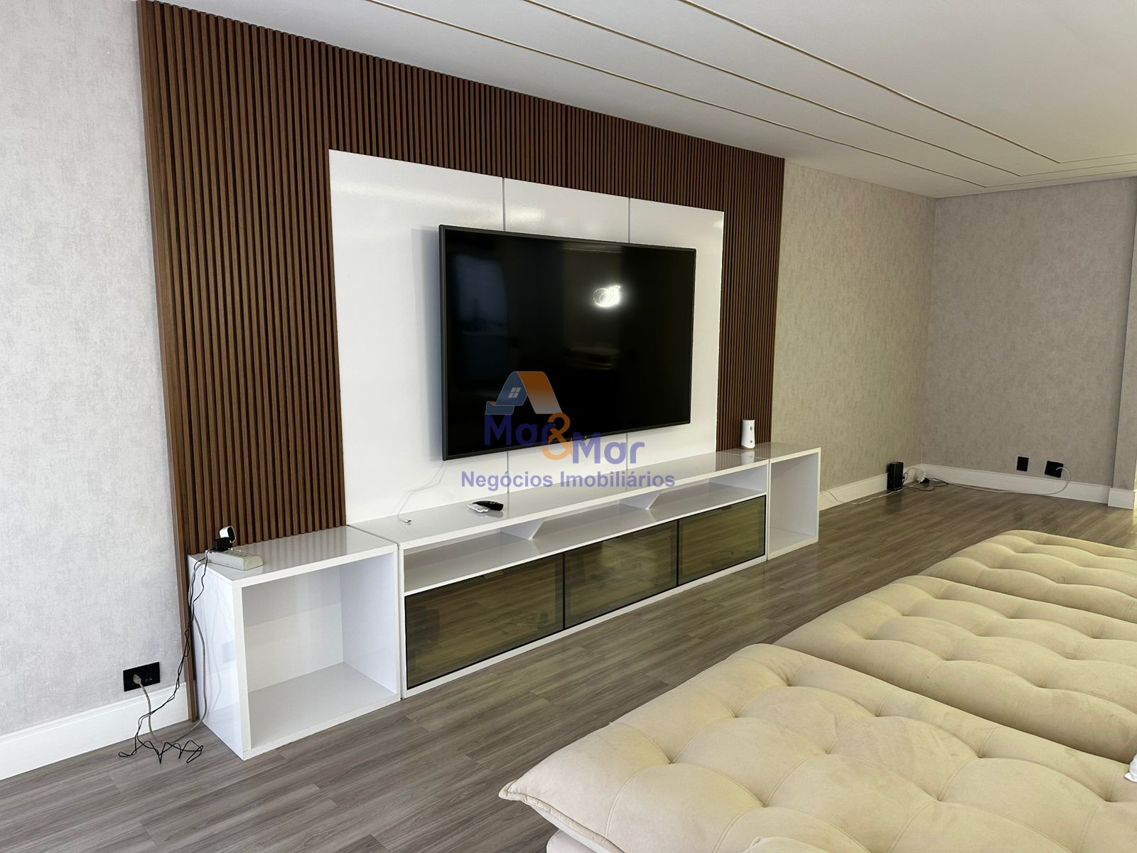 Apartamento na Praia das Pitangueiras, Guarujá - SP
