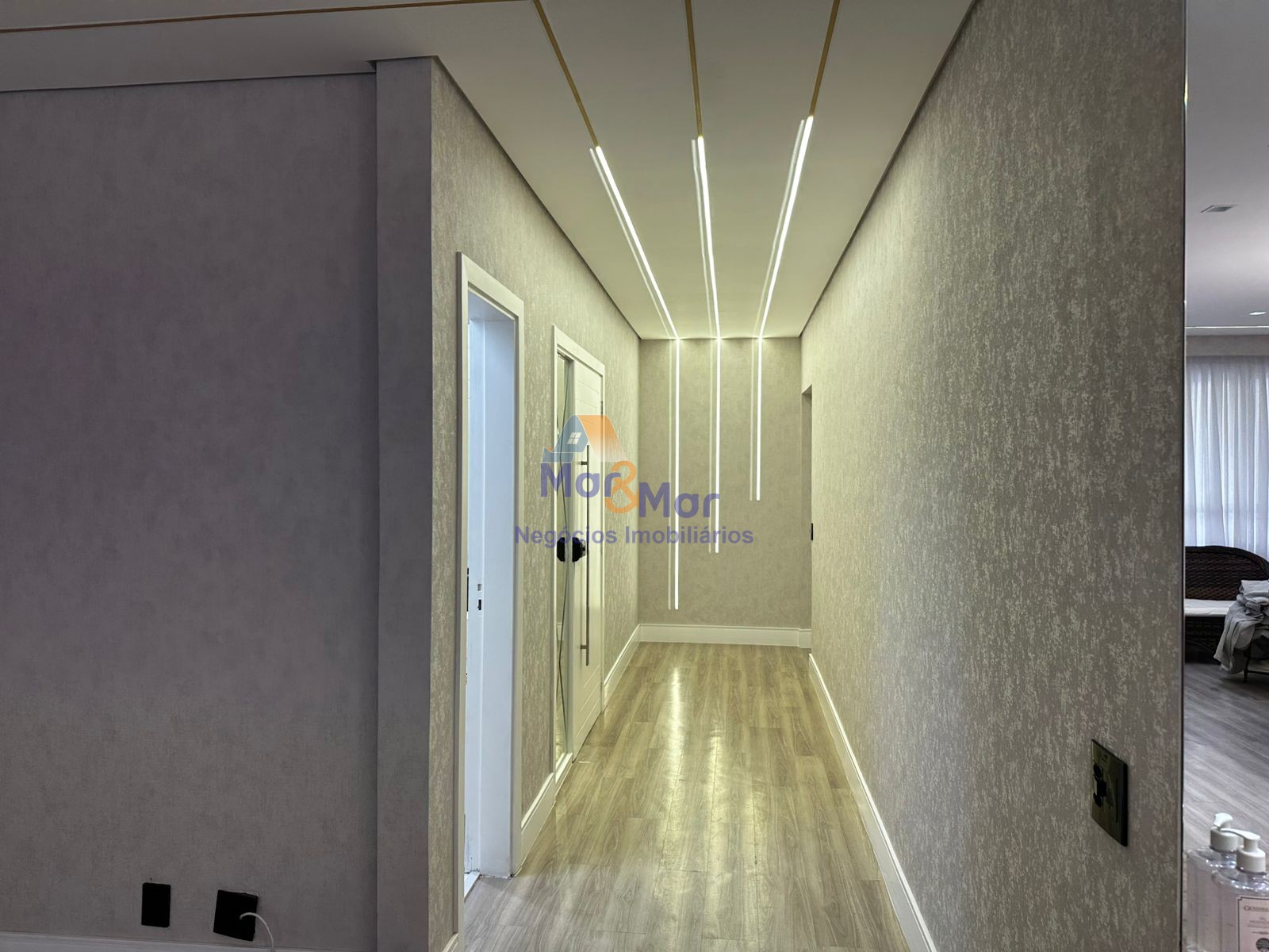 Apartamento na Praia das Pitangueiras, Guarujá - SP