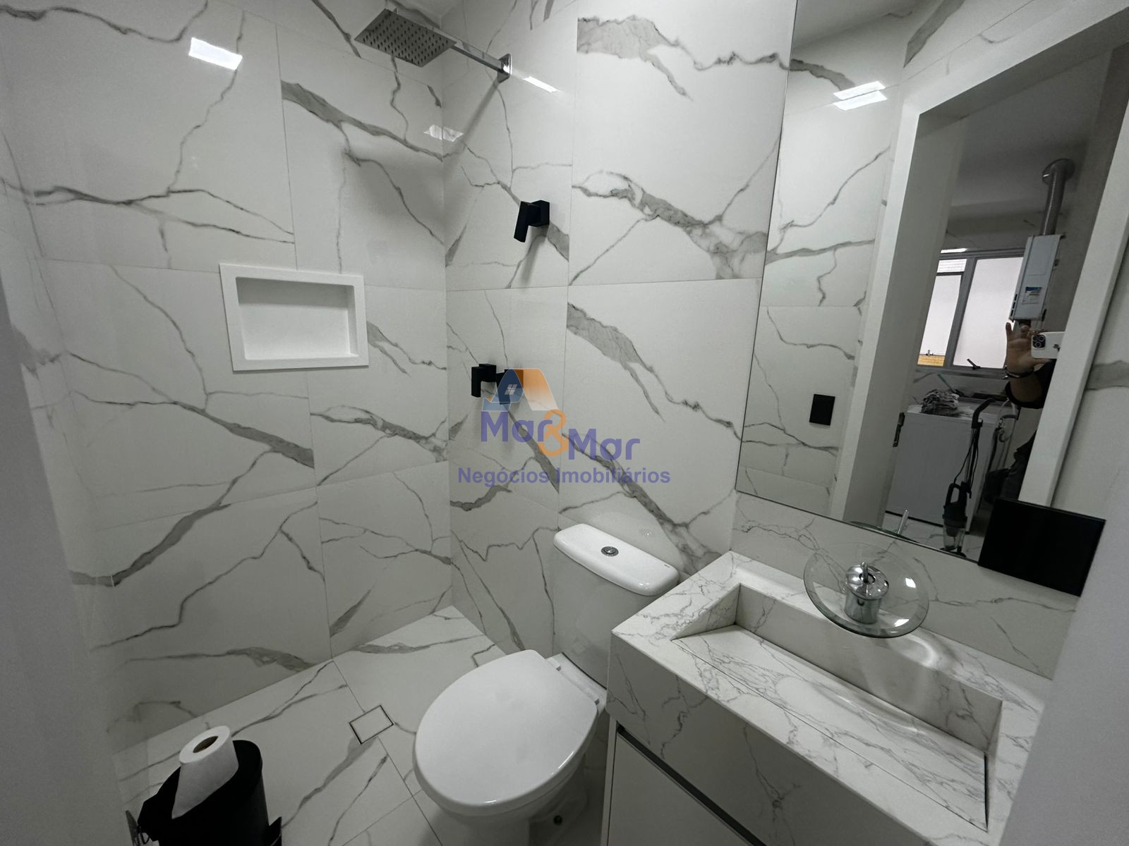 Apartamento na Praia das Pitangueiras, Guarujá - SP
