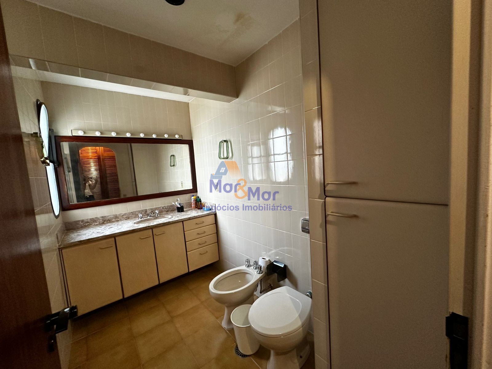 Apartamento na Praia das Pitangueiras, Guarujá - SP