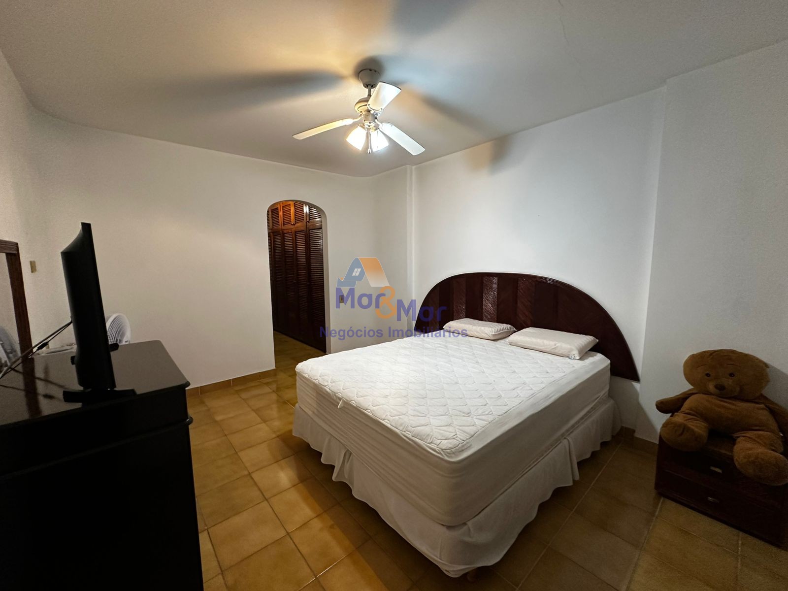 Apartamento na Praia das Pitangueiras, Guarujá - SP