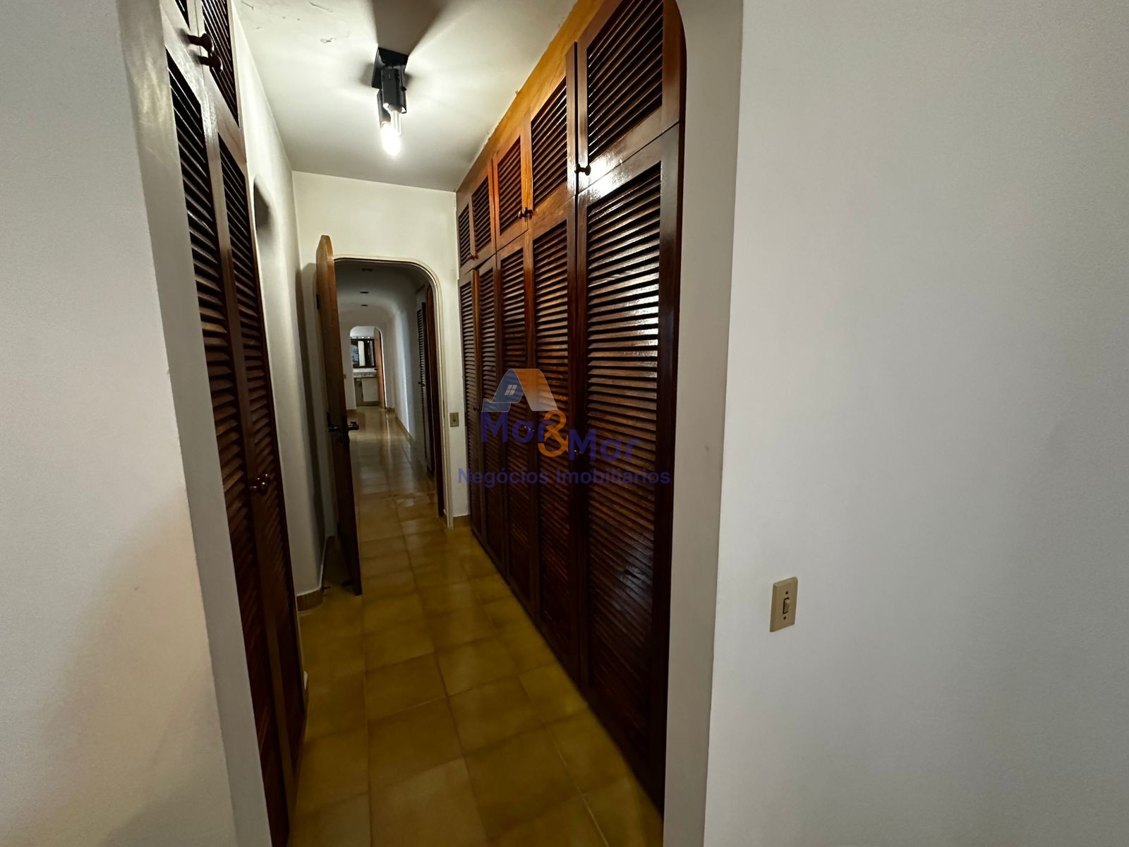Apartamento na Praia das Pitangueiras, Guarujá - SP
