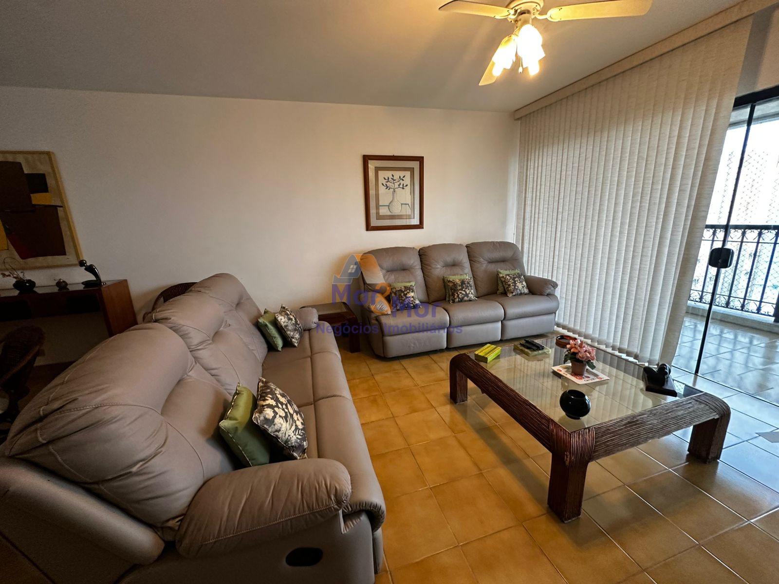 Apartamento na Praia das Pitangueiras, Guarujá - SP