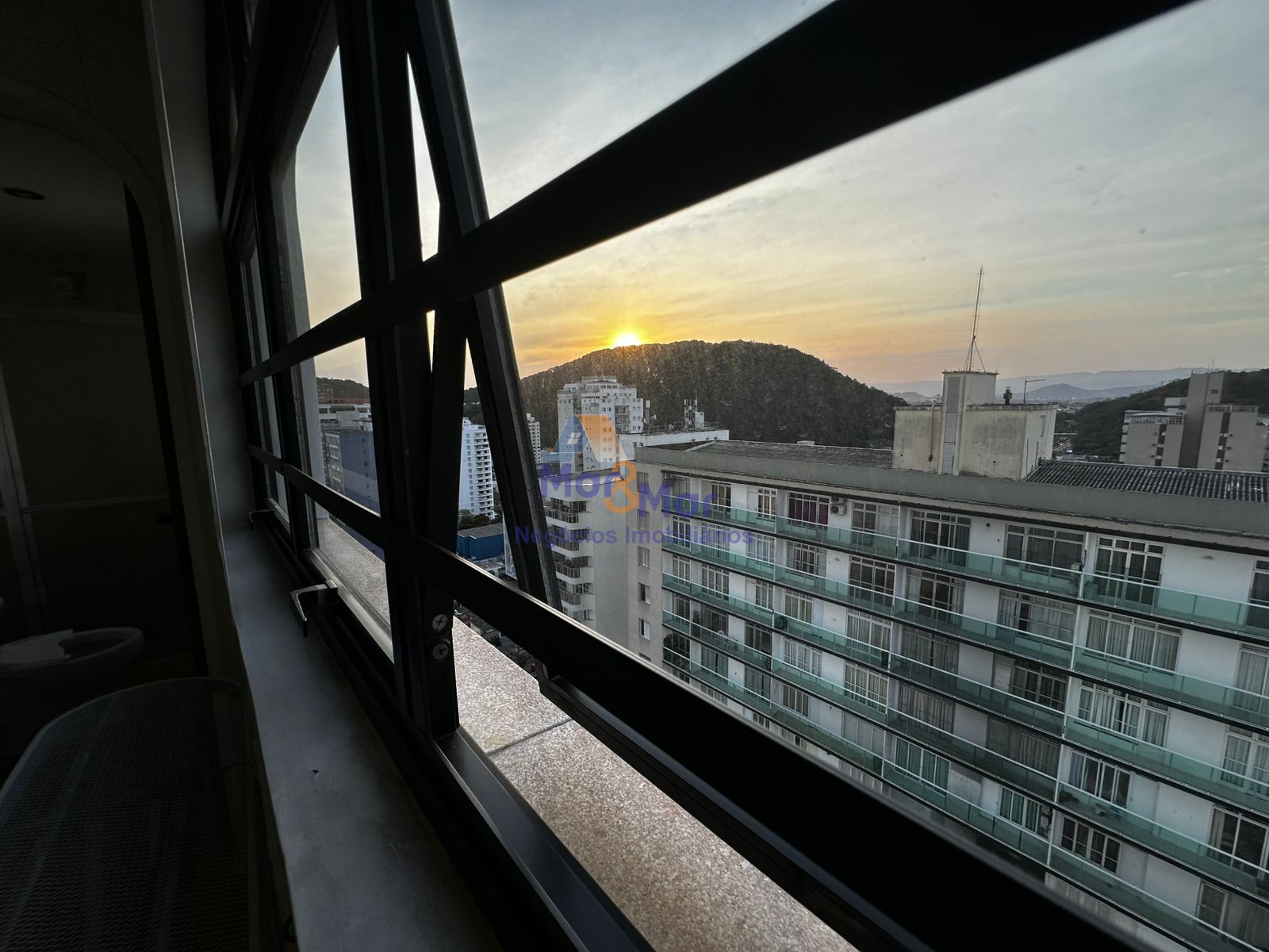 Apartamento na Praia das Pitangueiras, Guarujá - SP