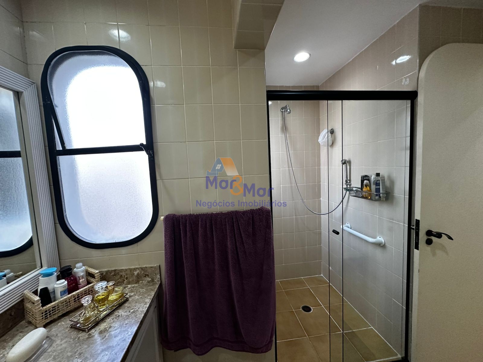 Apartamento na Praia das Pitangueiras, Guarujá - SP
