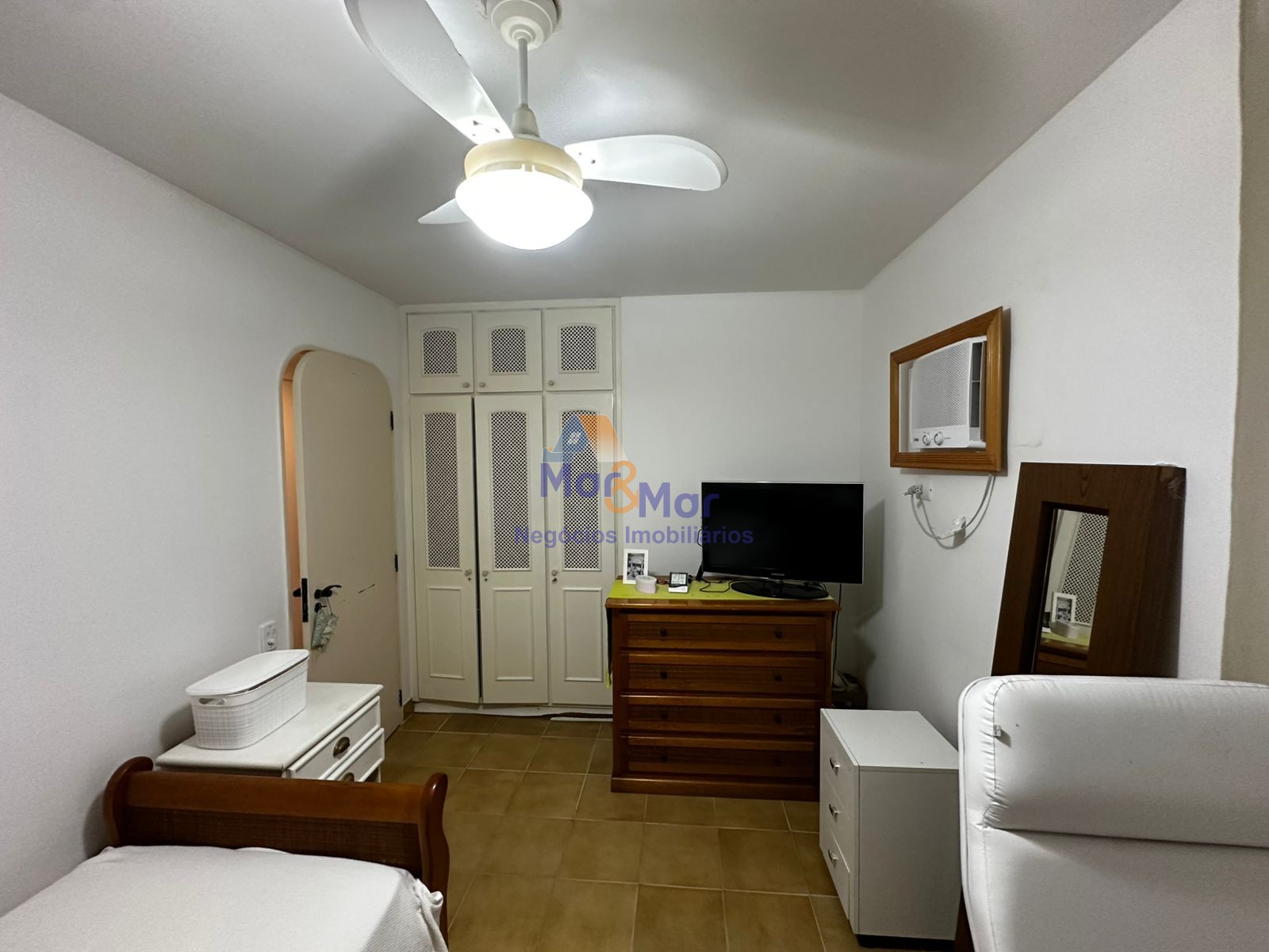 Apartamento na Praia das Pitangueiras, Guarujá - SP
