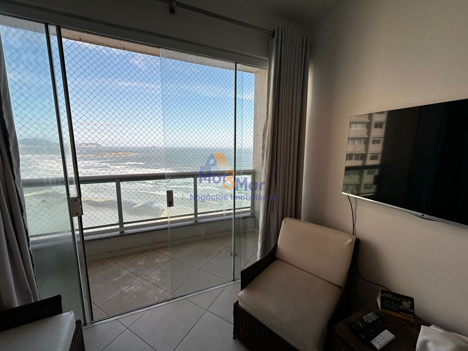 Apartamento Frente ao Mar nas Pitangueiras, Guarujá - SP