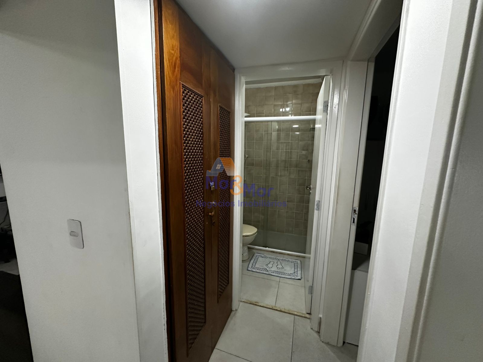 Apartamento na Praia das Pitangueiras, Guarujá - SP