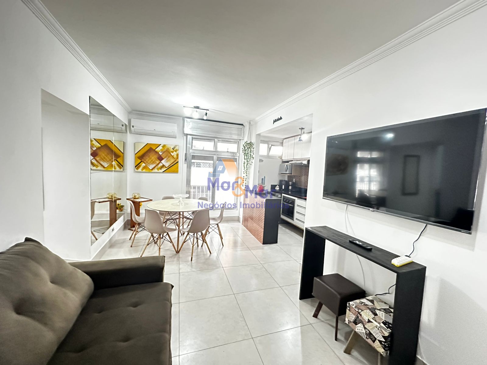 Apartamento na Praia das Pitangueiras, Guarujá - SP