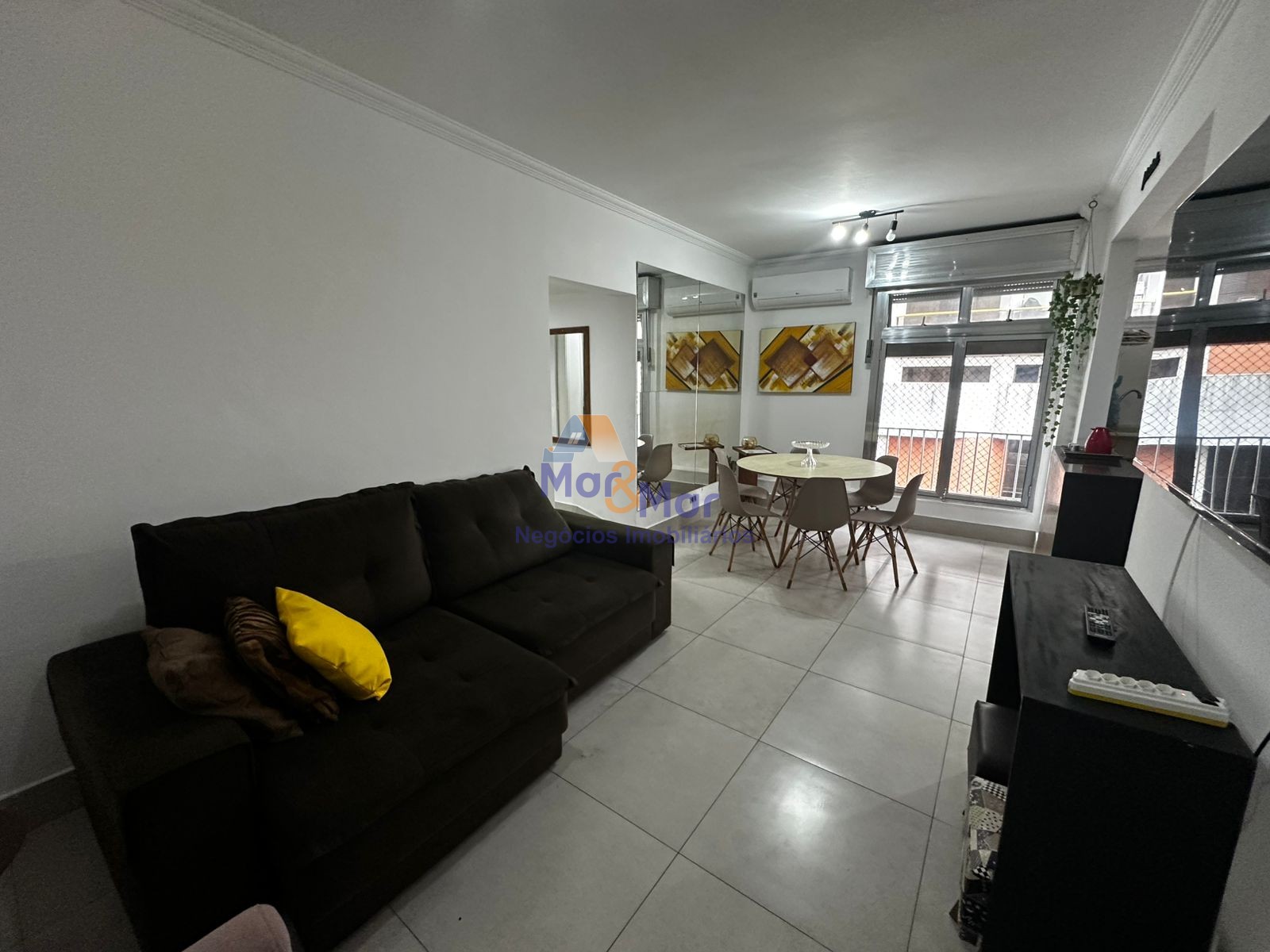 Apartamento na Praia das Pitangueiras, Guarujá - SP