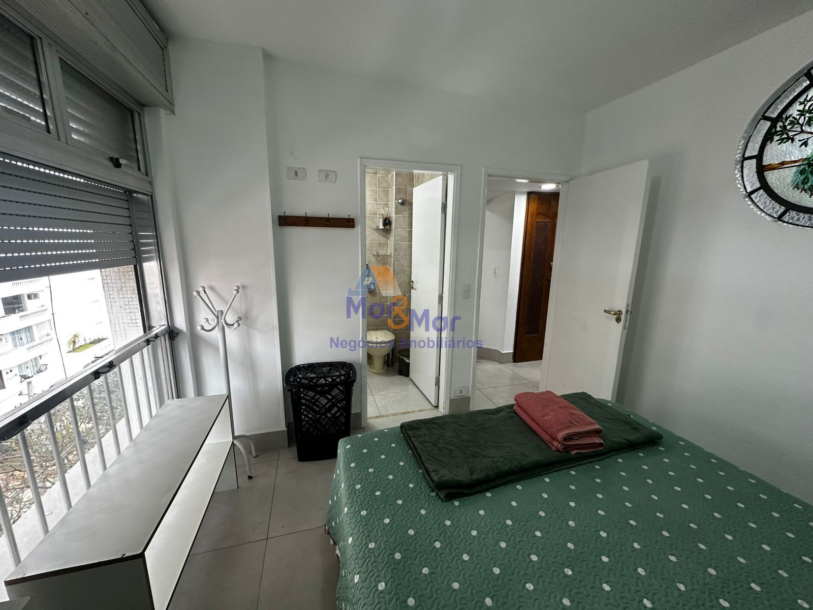 Apartamento na Praia das Pitangueiras, Guarujá - SP