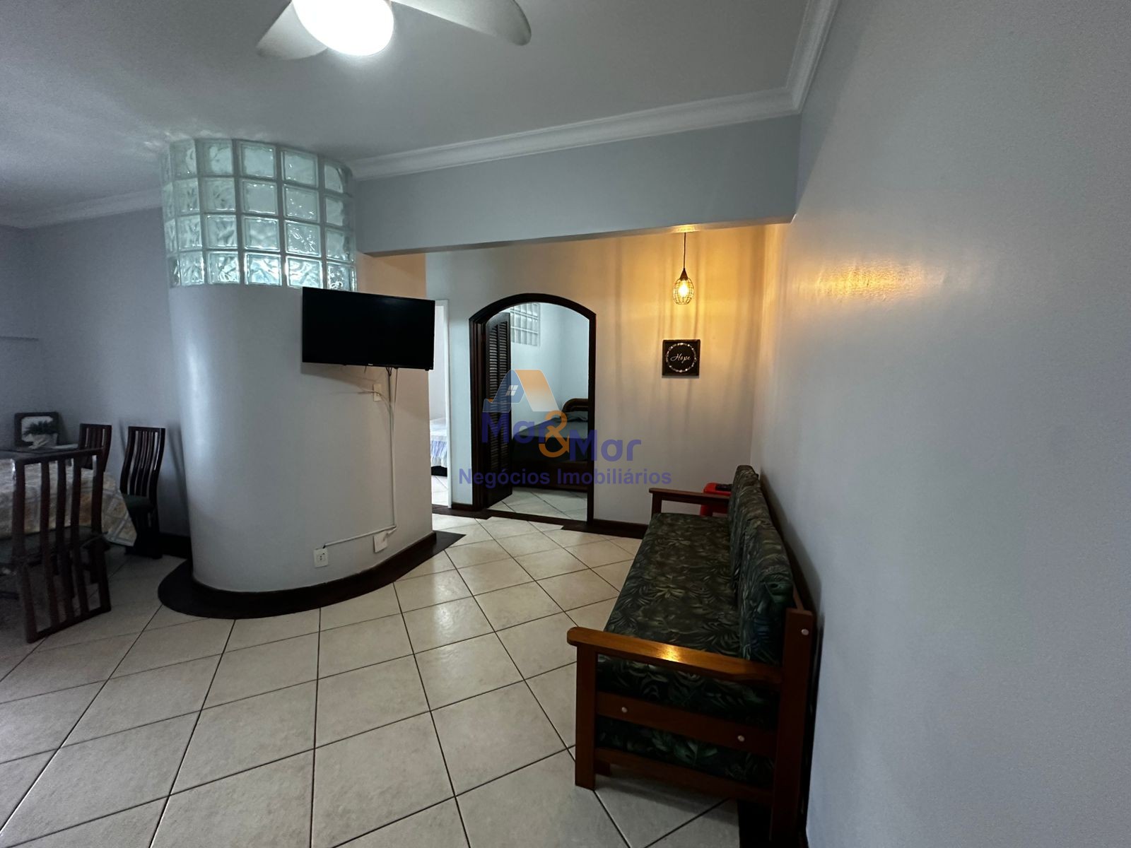 Apartamento na Praia das Pitangueiras, Guarujá - SP