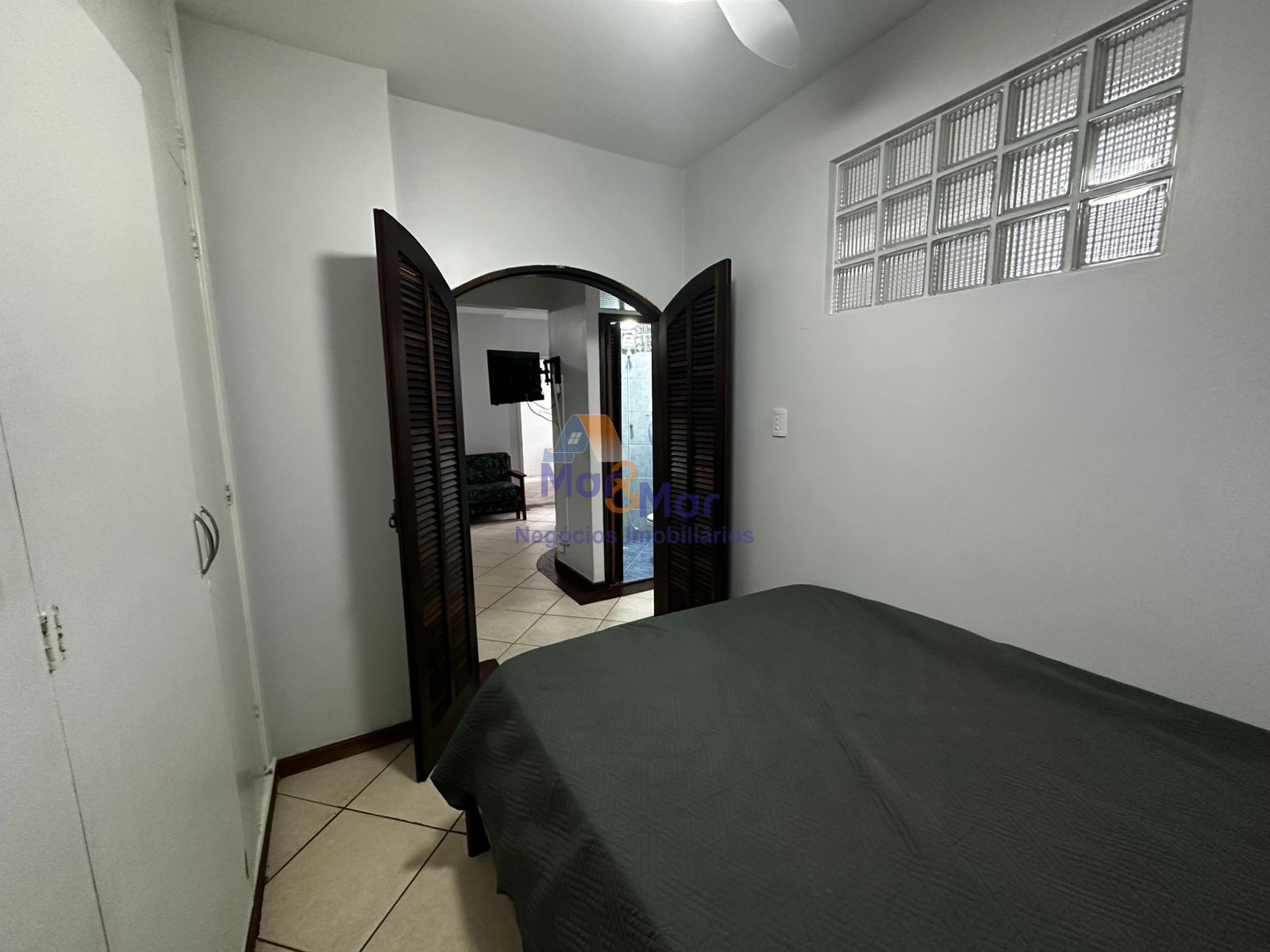 Apartamento na Praia das Pitangueiras, Guarujá - SP