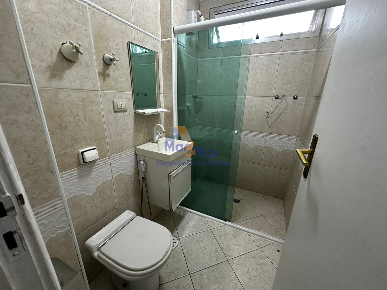 Apartamento na Praia das Pitangueiras, Guarujá - SP