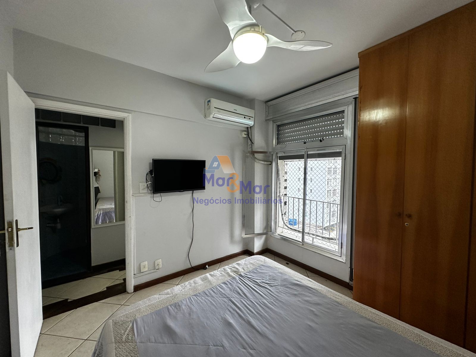 Apartamento na Praia das Pitangueiras, Guarujá - SP